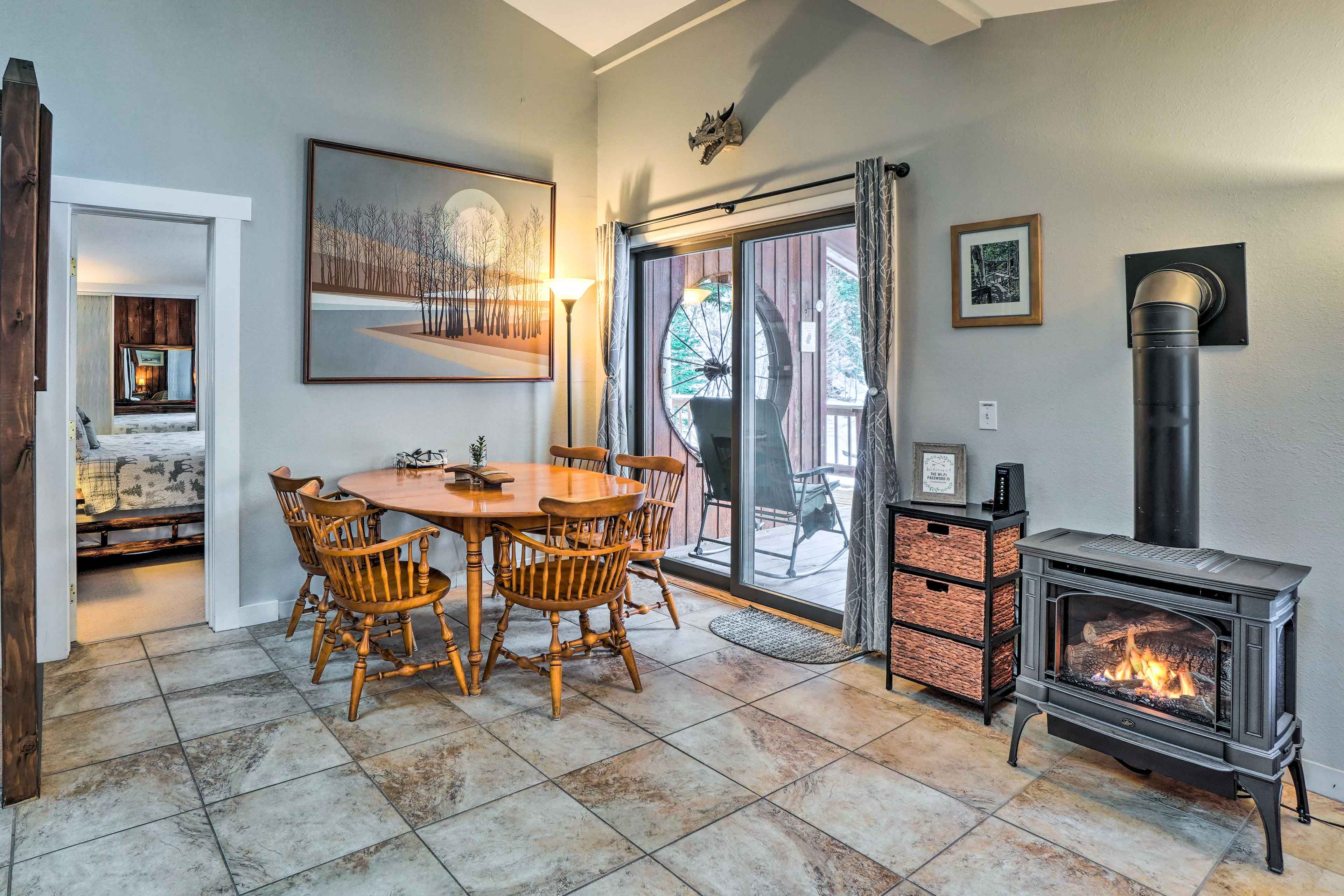 Dining Area | Dishware Provided | Main Level