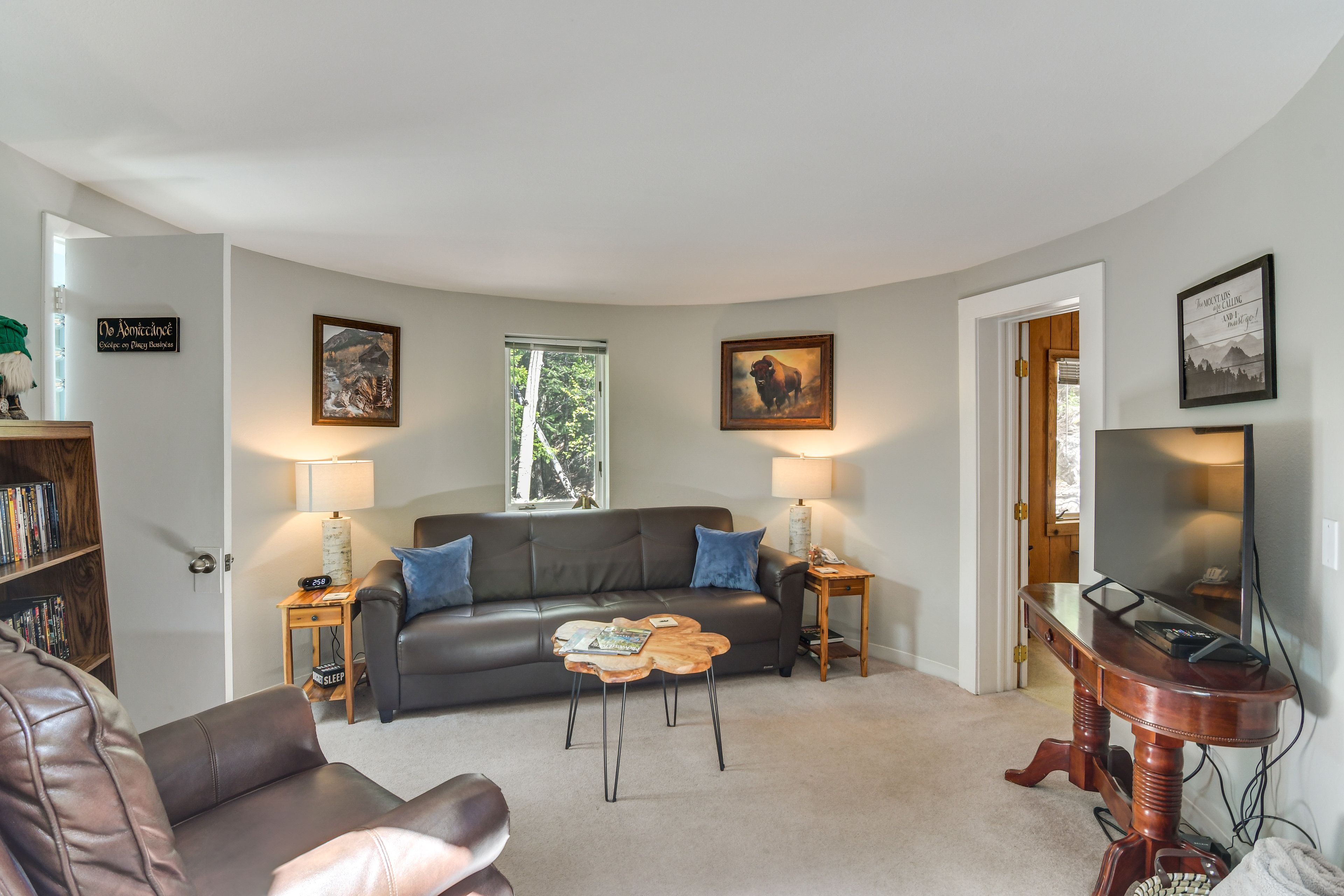 Living Area | Smart TV | Free WiFi | Main Level