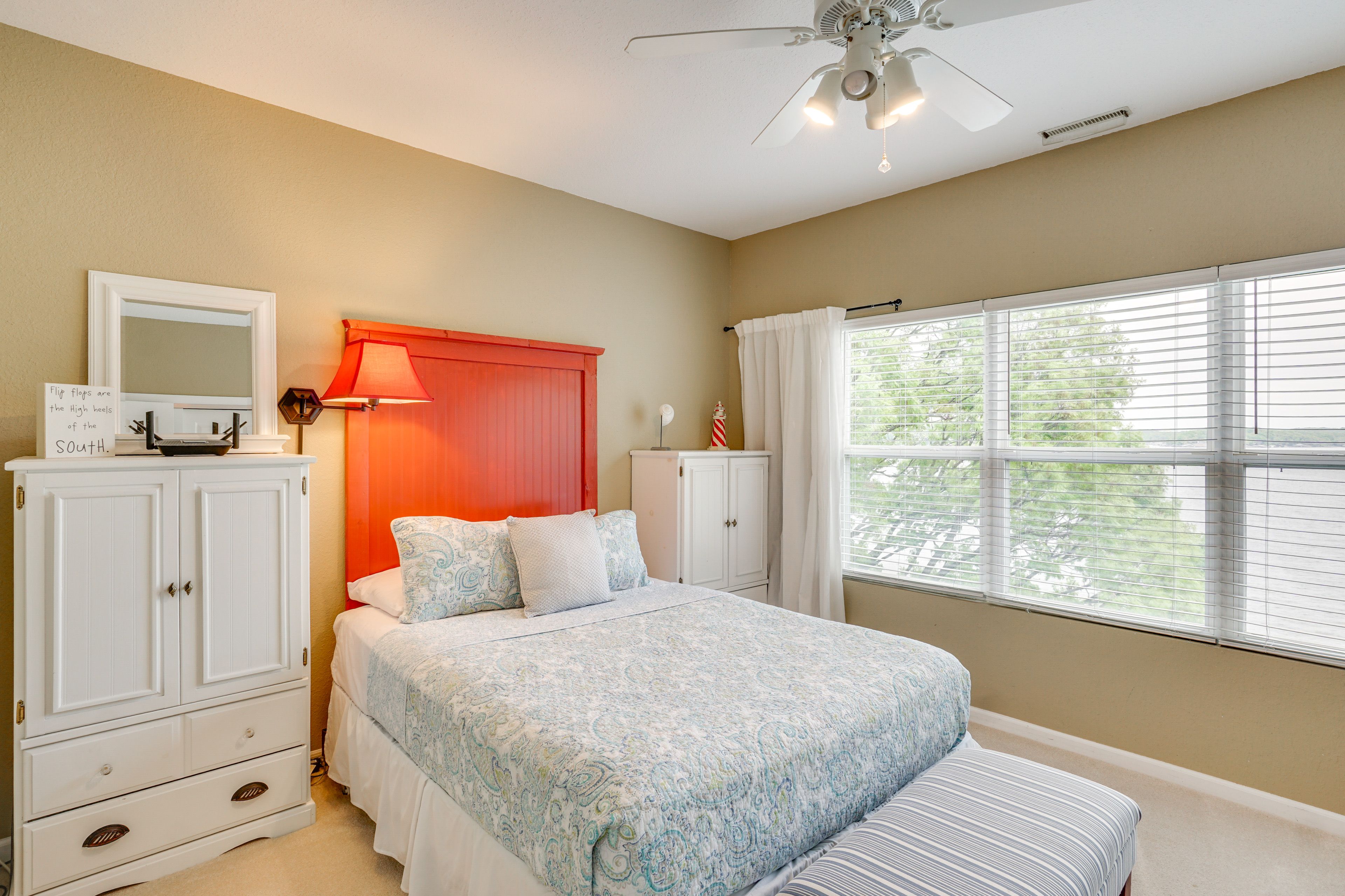 Bedroom 2 | Queen Bed