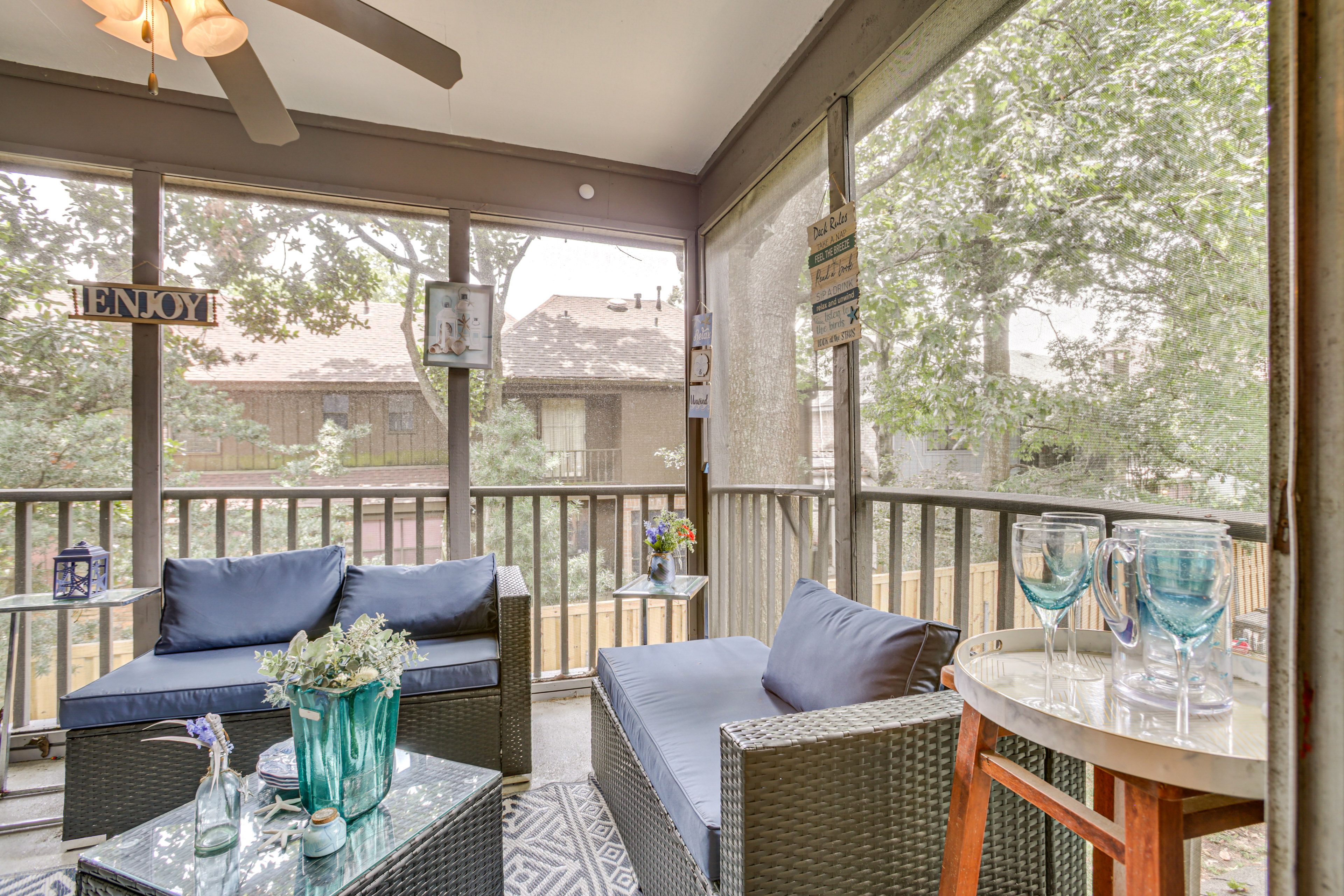 Screened-In Balcony | 2-Story Condo