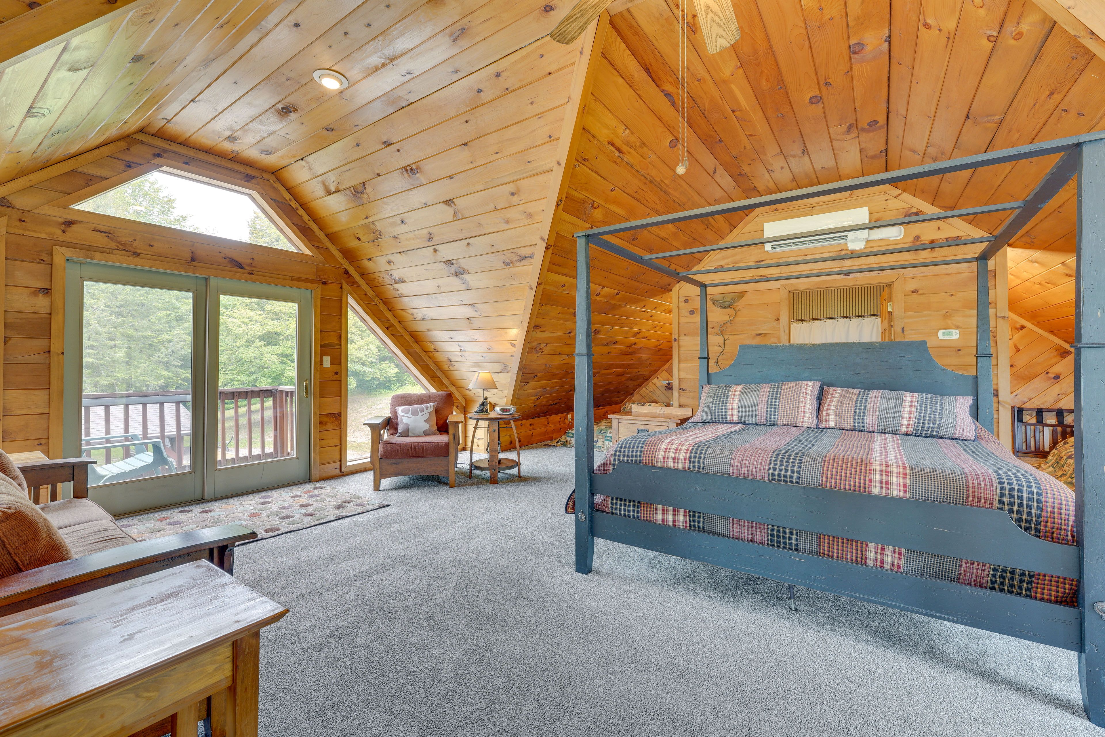 Loft | 2nd Floor | King Bed | Full Sleeper Sofa | 2 Twin Floor Mattresses