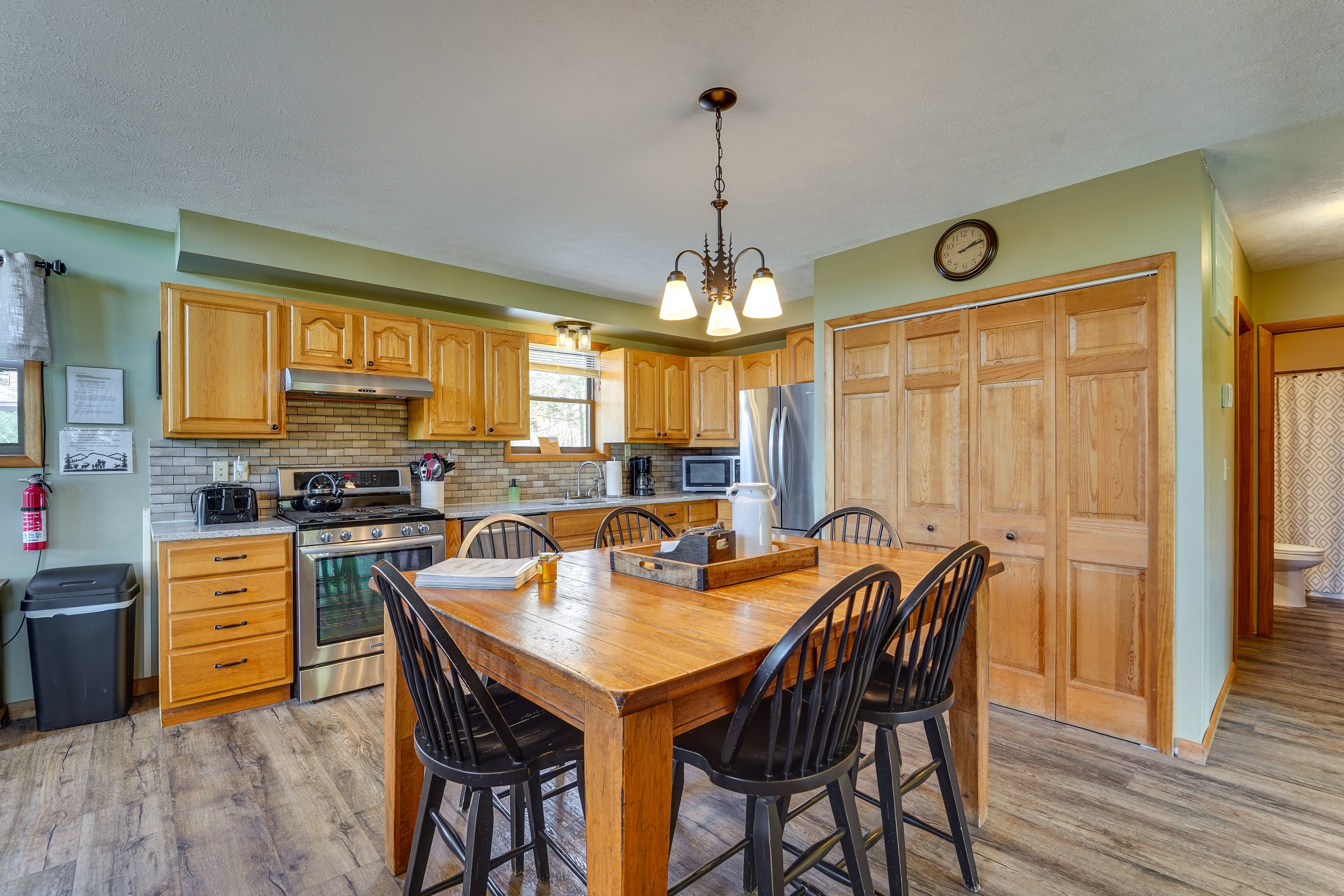 Kitchen & Dining Area | Open Interior