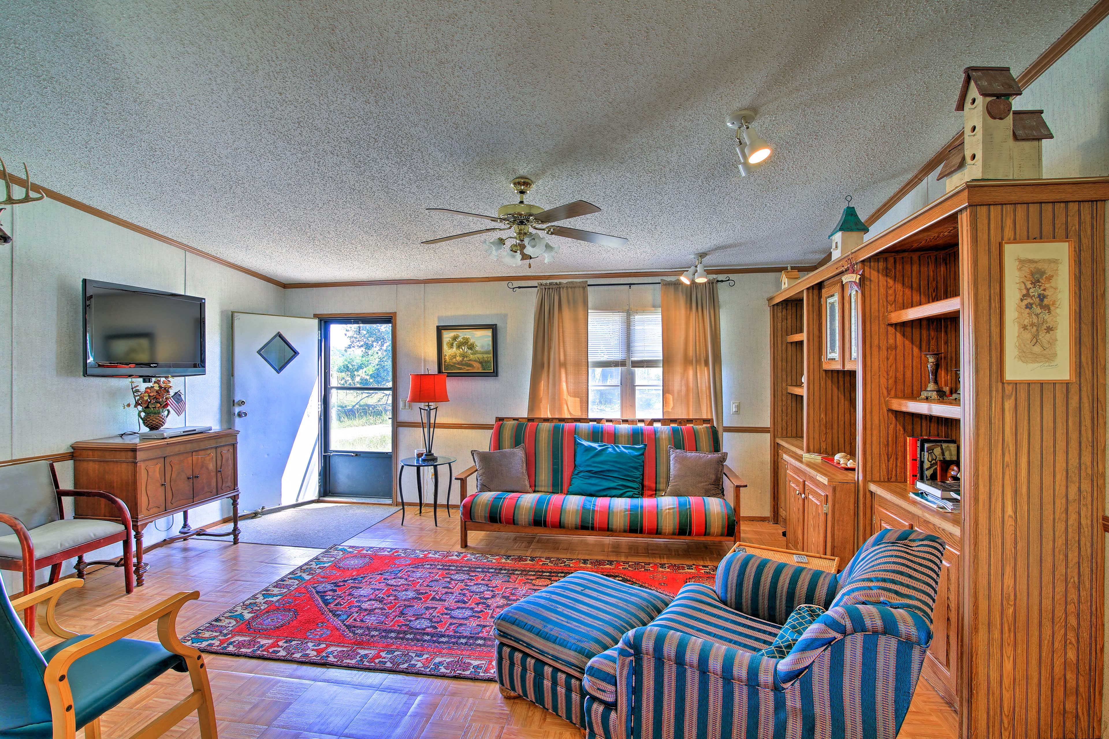 Living Room | DVD Player | Futon