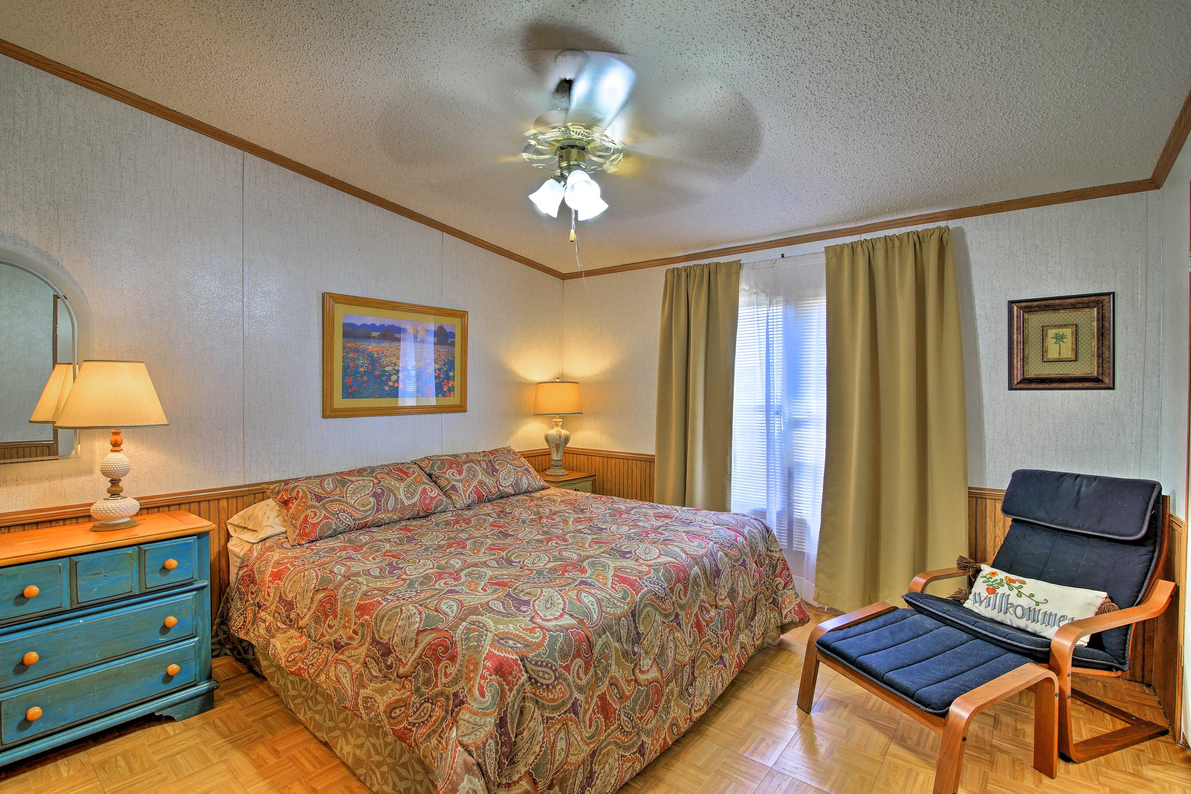 Bedroom 1 | King Bed