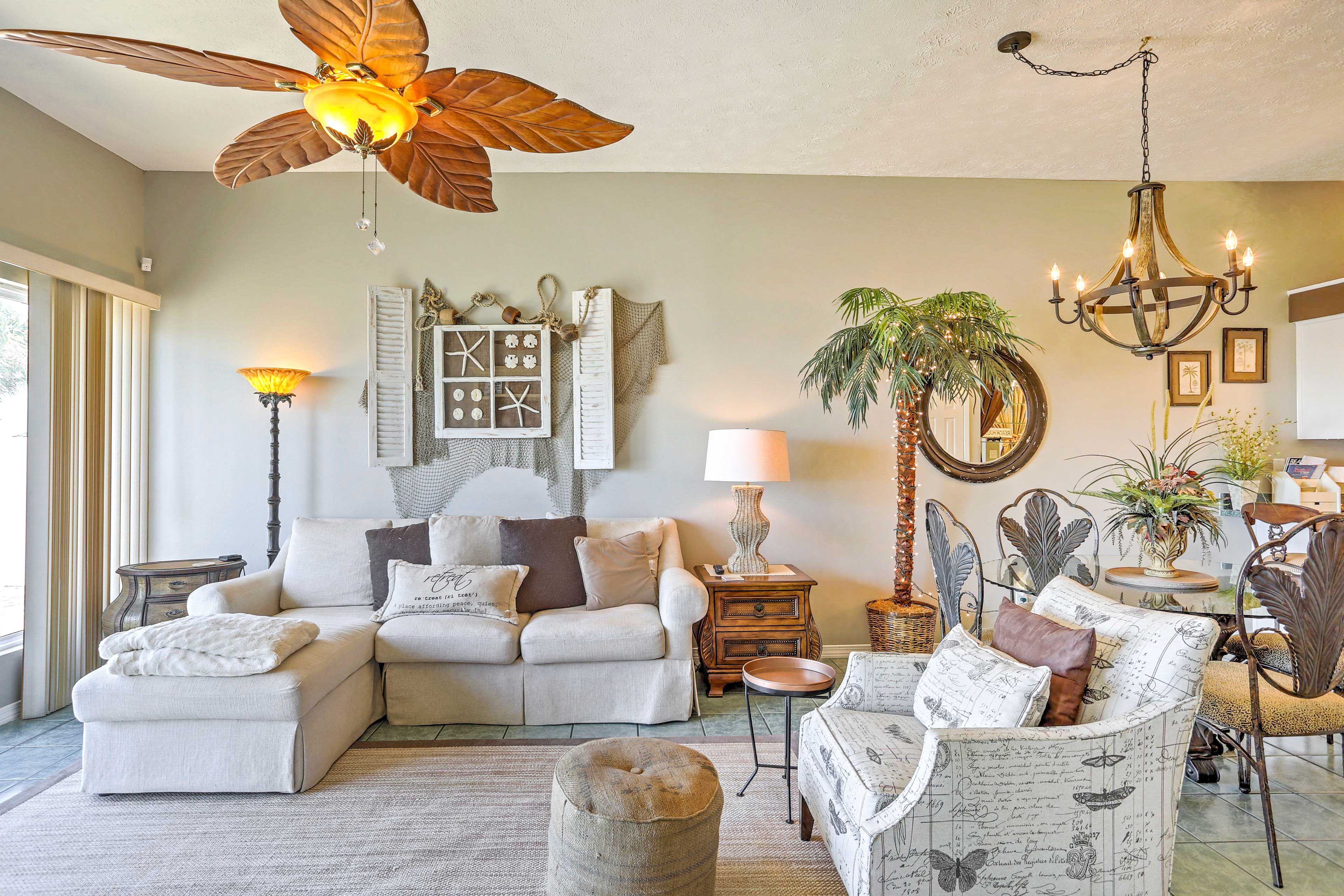 Living Room | Cable TV | Central A/C | Free WiFi