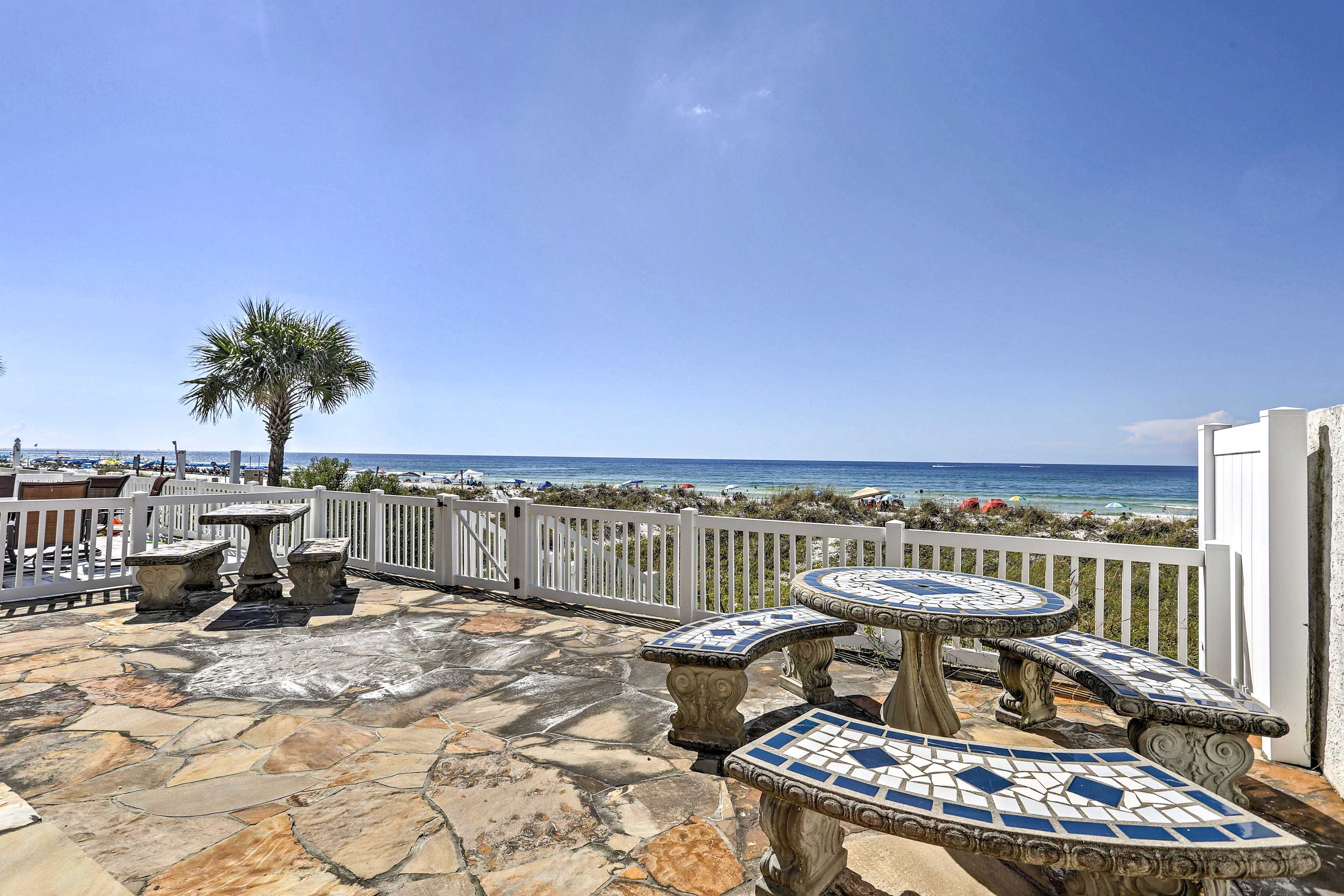 Beachfront Patio | Charcoal Grill