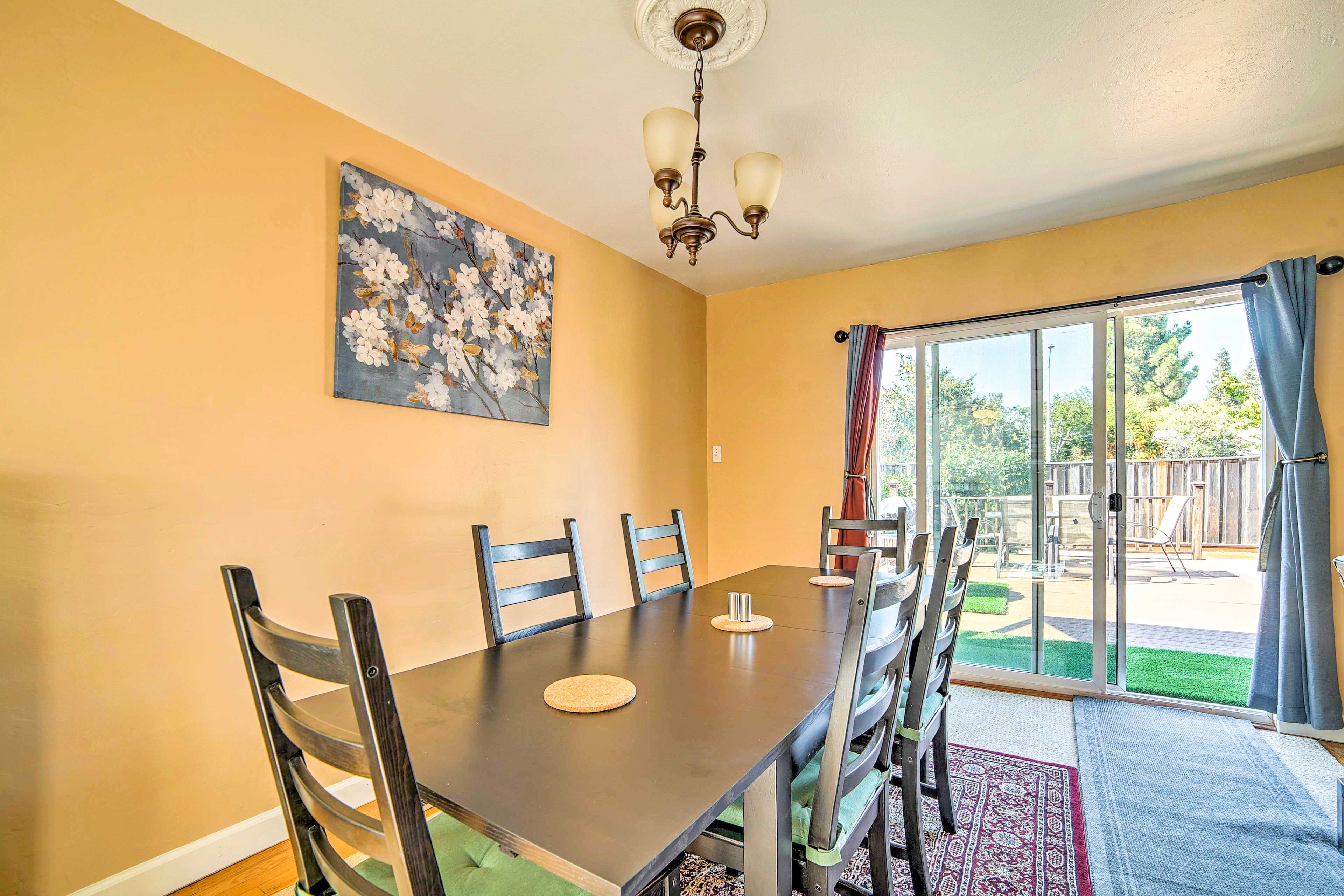 Dining Area | Dishware & Flatware