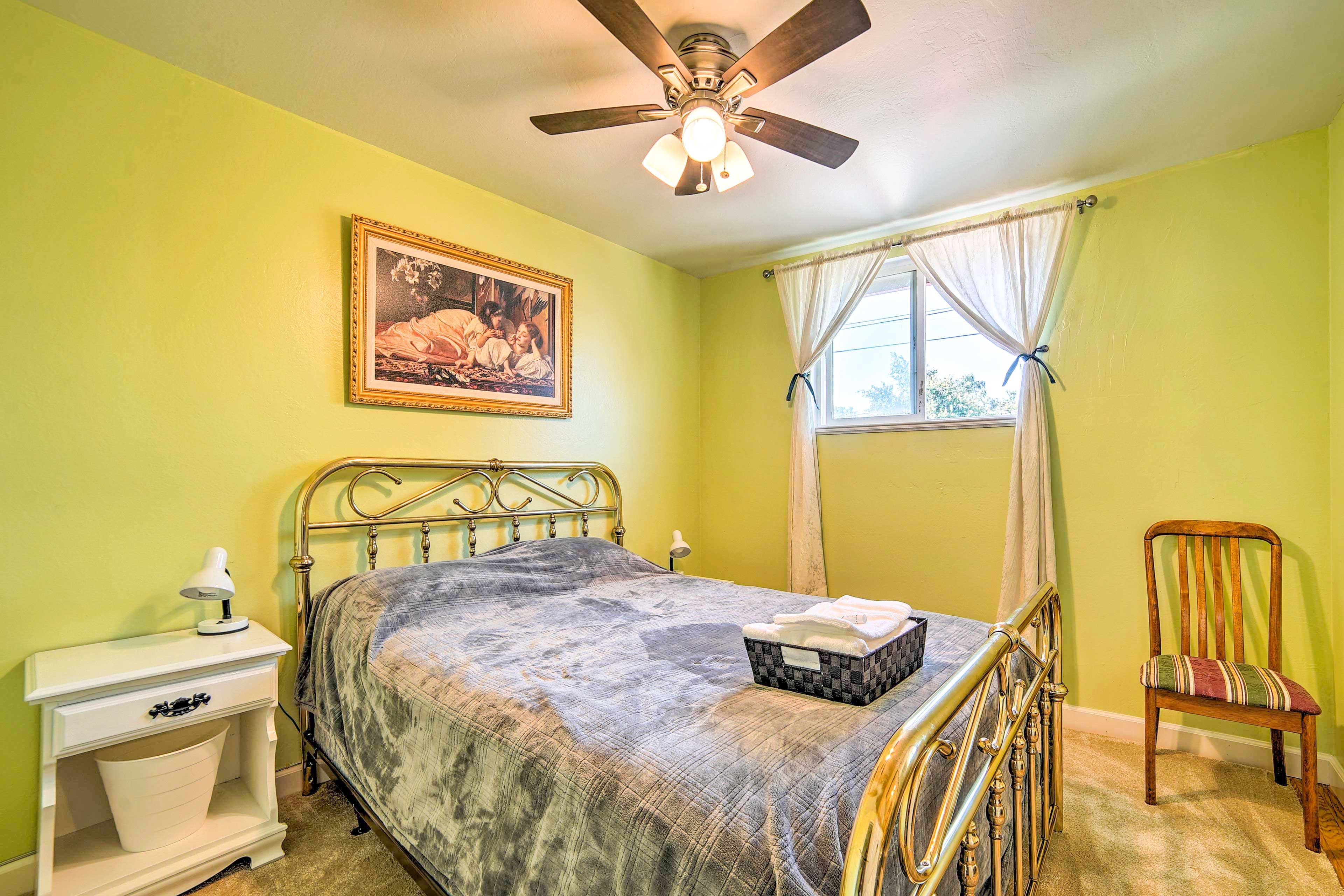 Bedroom 2 | Queen Bed