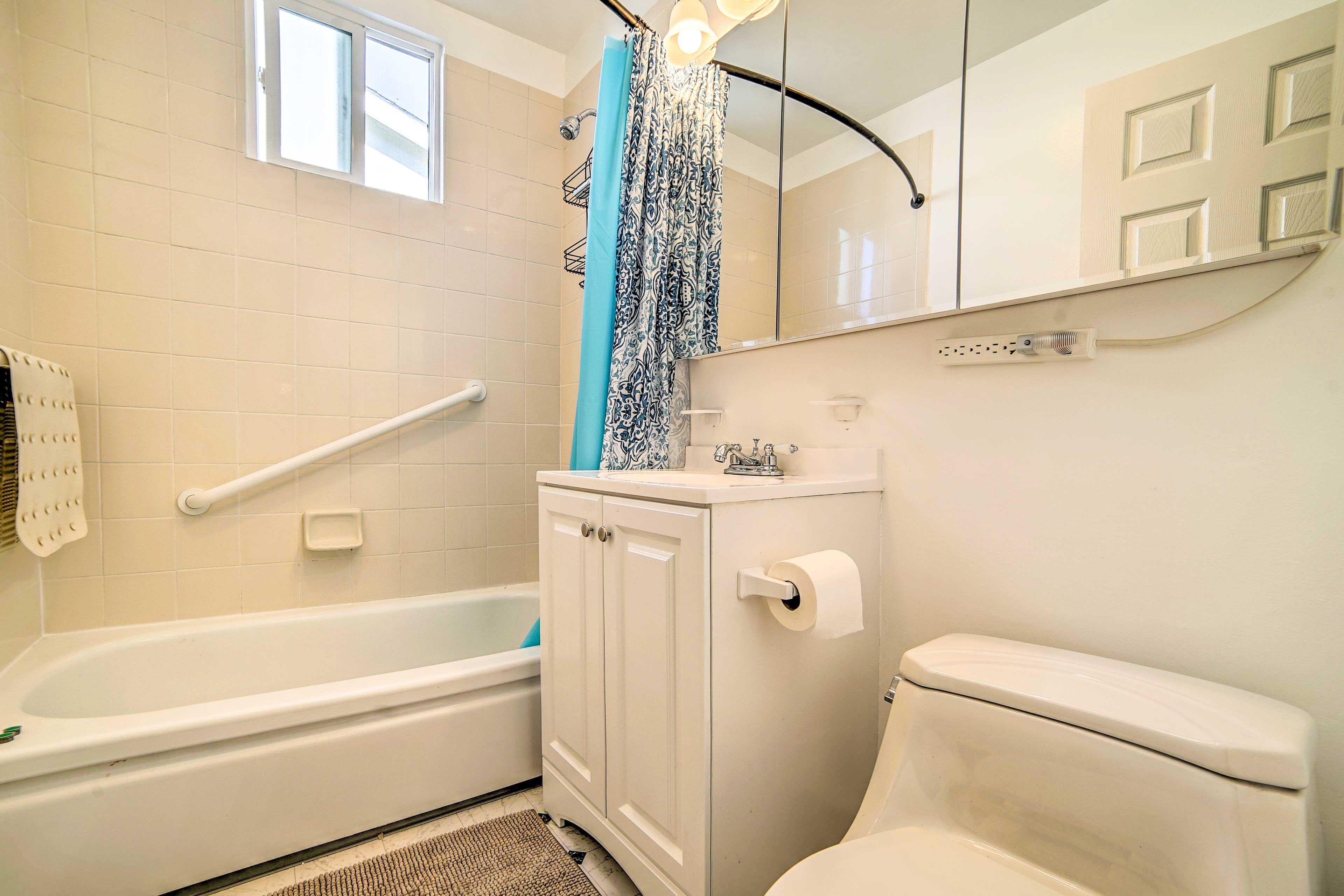Full Bathroom | Hair Dryer