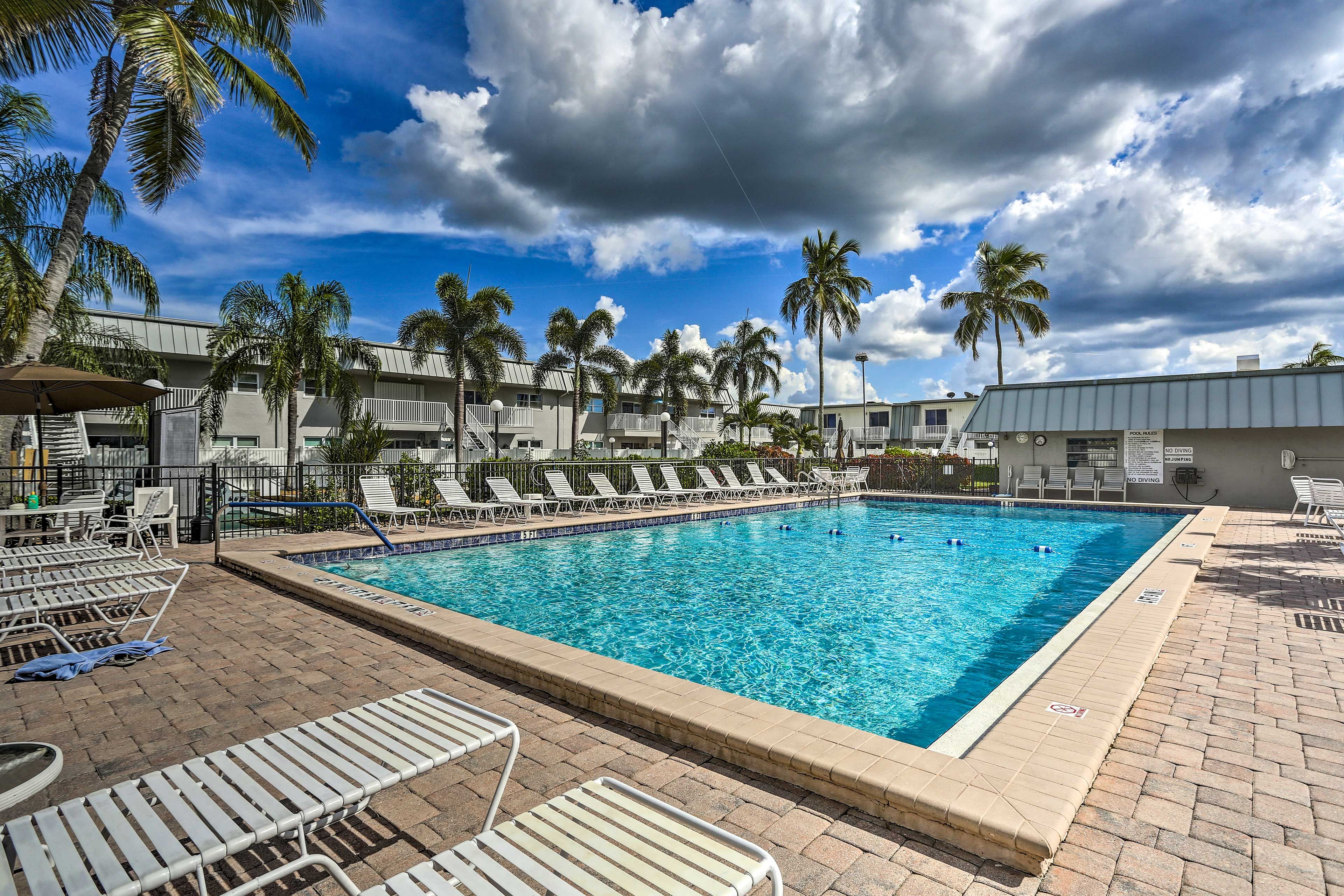 This vacation rental condo in Fort Myers is calling out to you!