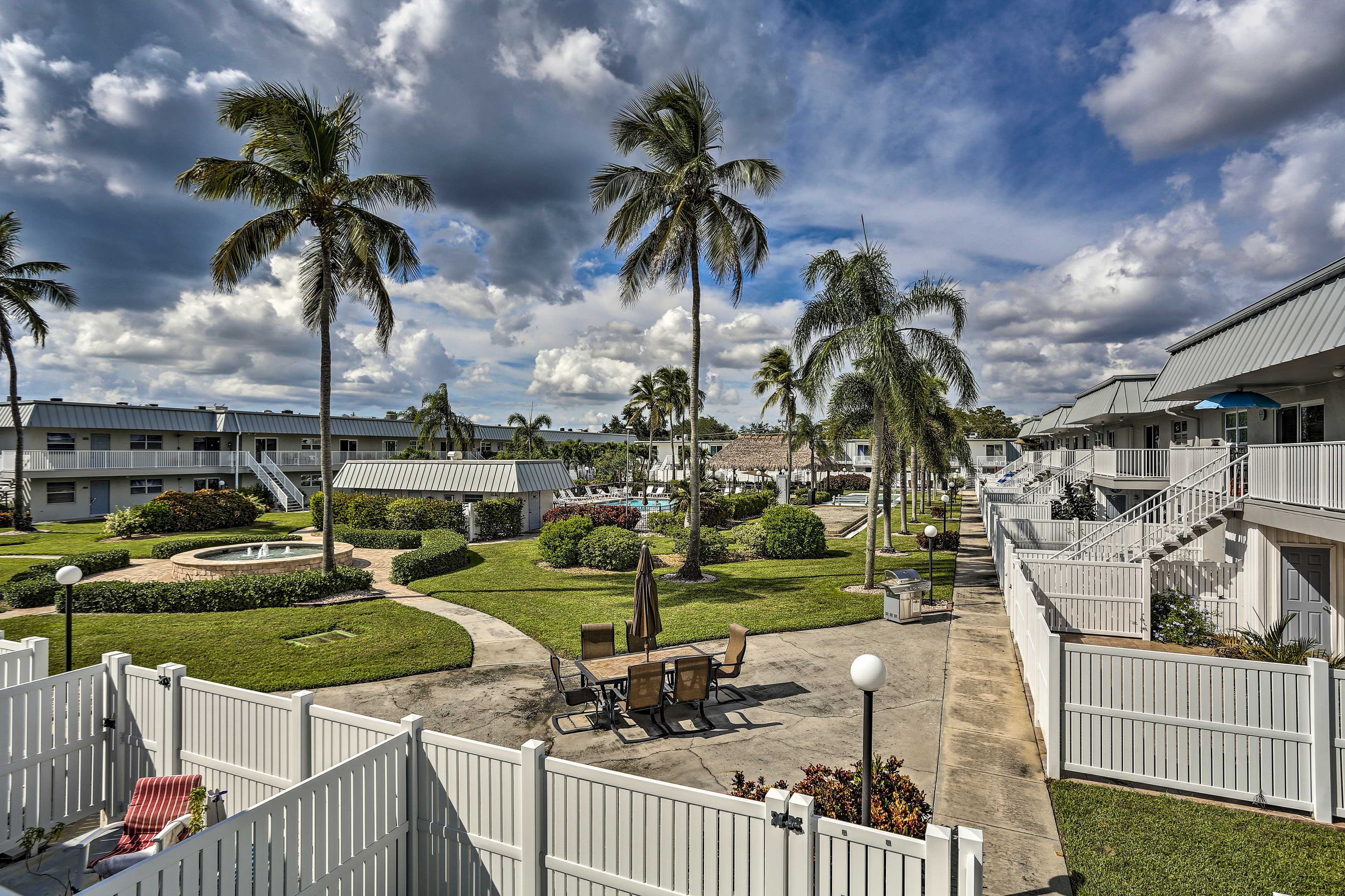 The condo has access to the pool, hot tub, covered picnic areas, and grills!