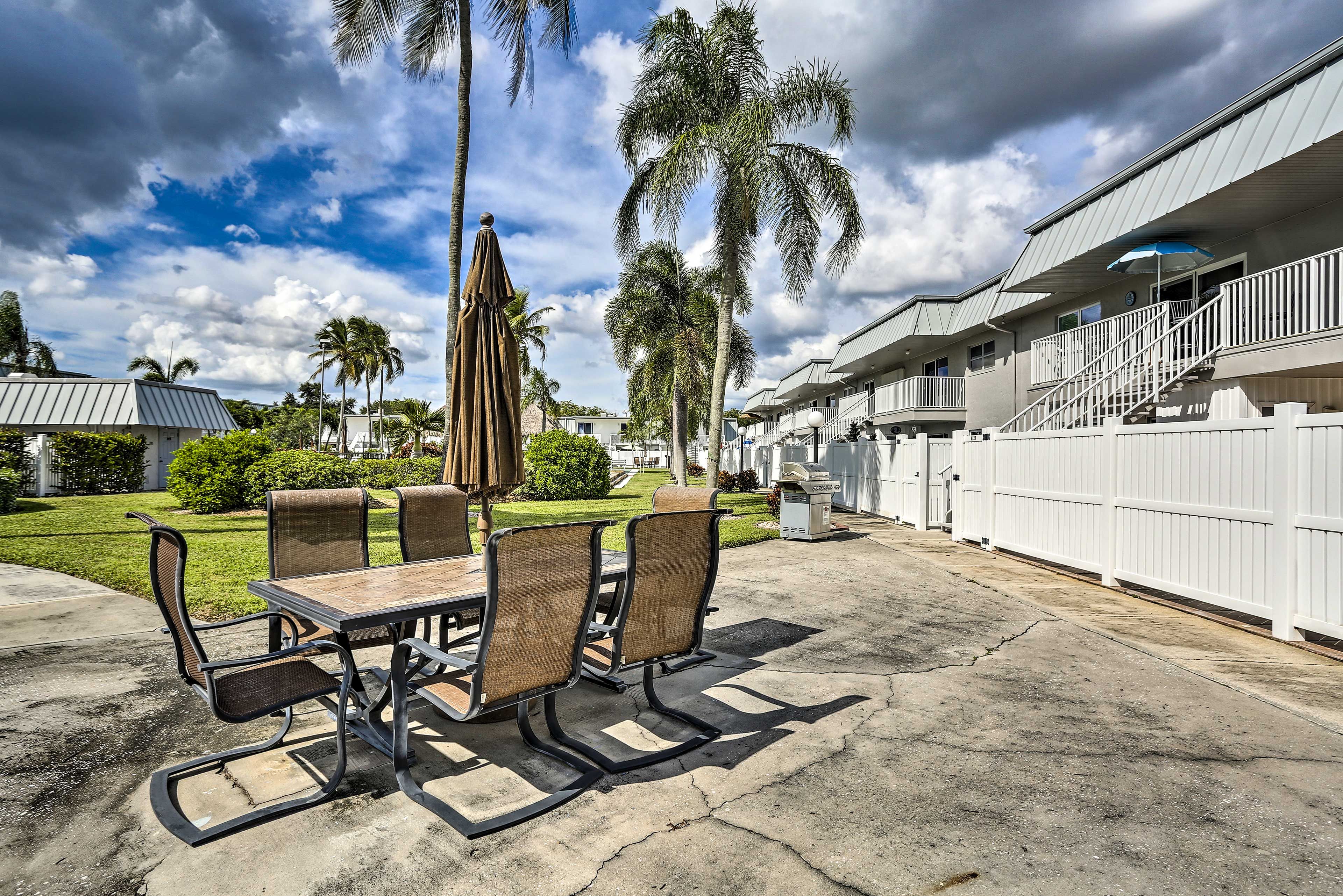 Enjoy meals outside.