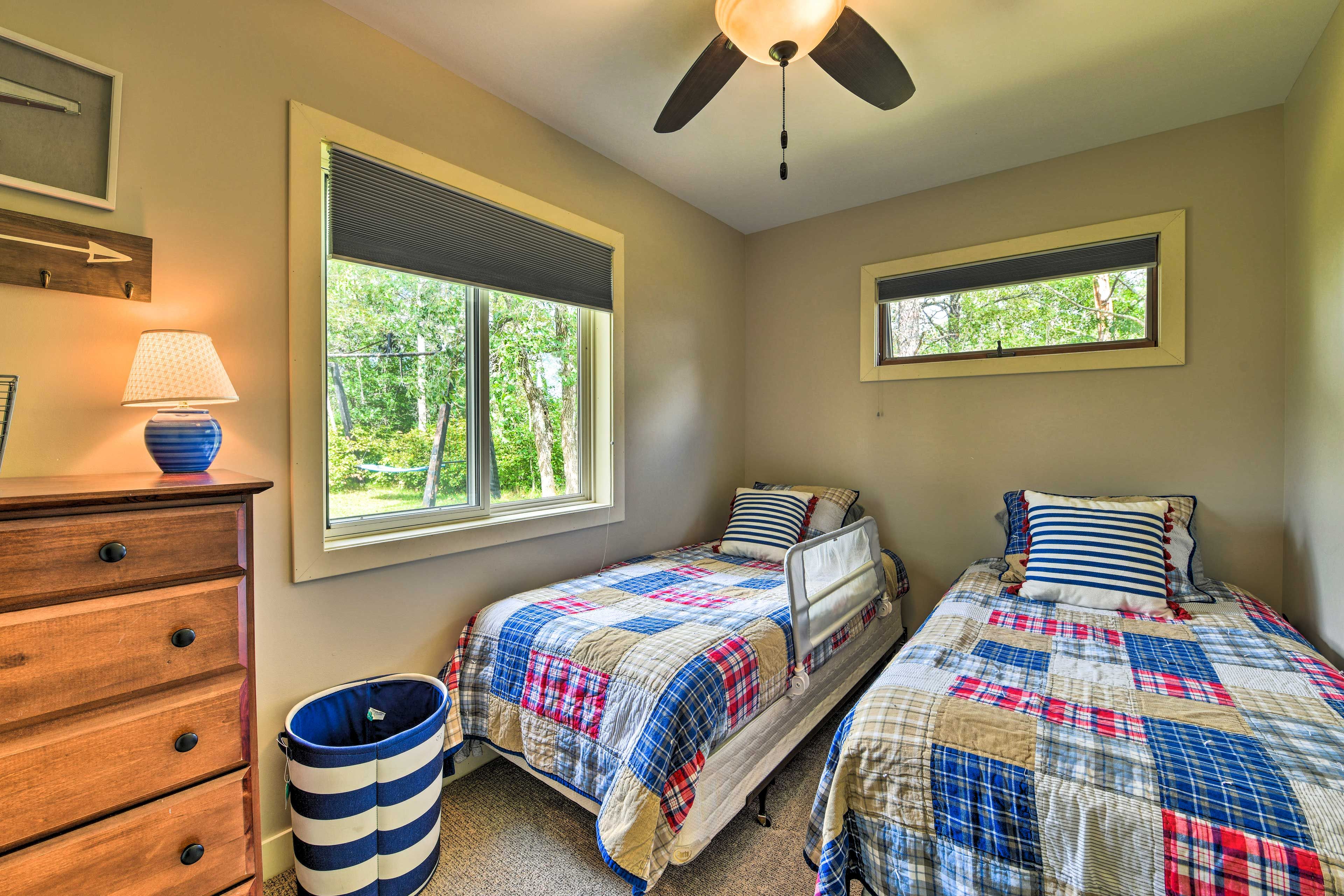 During the summer, the bunkhouse is available for an additional 5 guests.