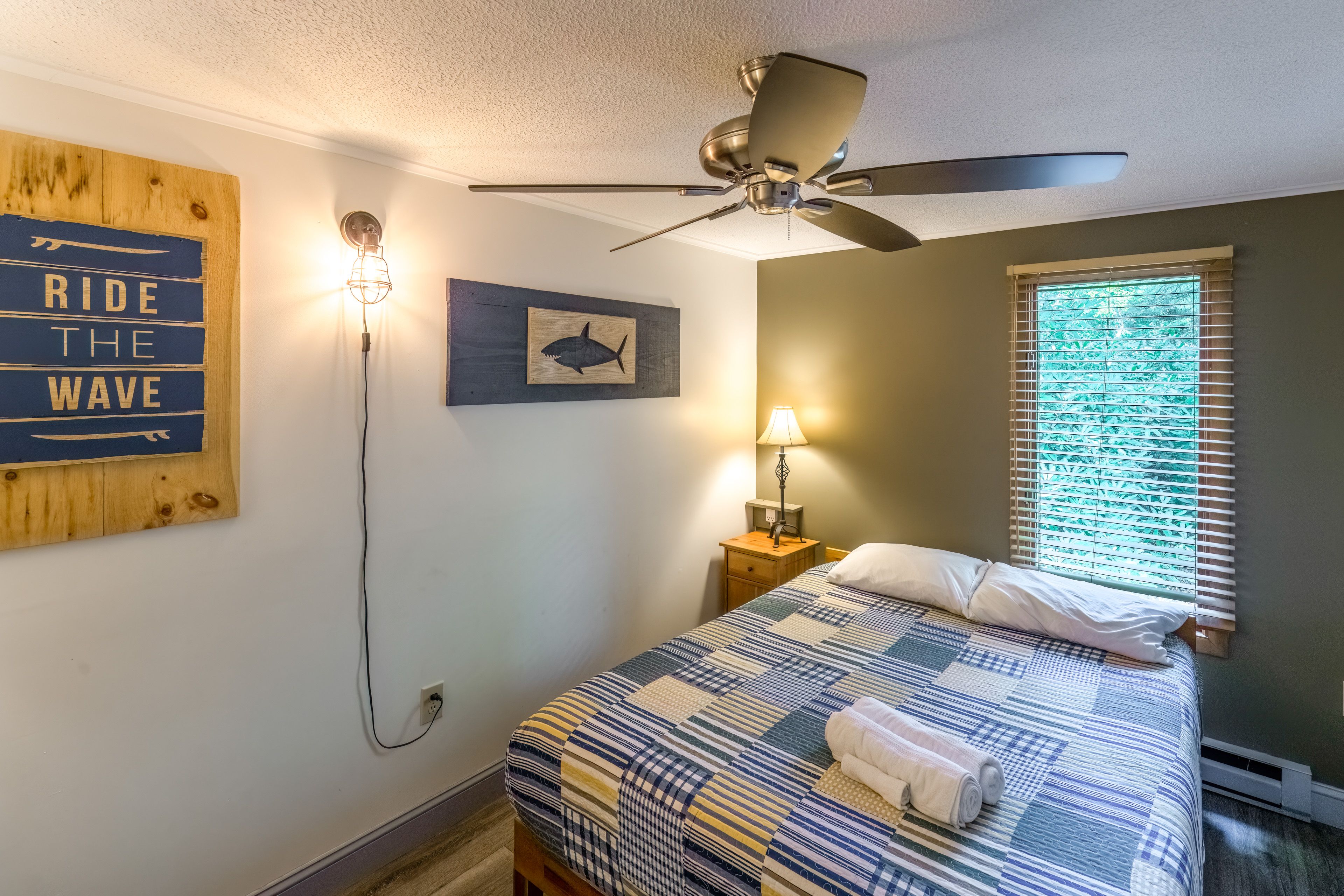 Bedroom 3 | Queen Bed