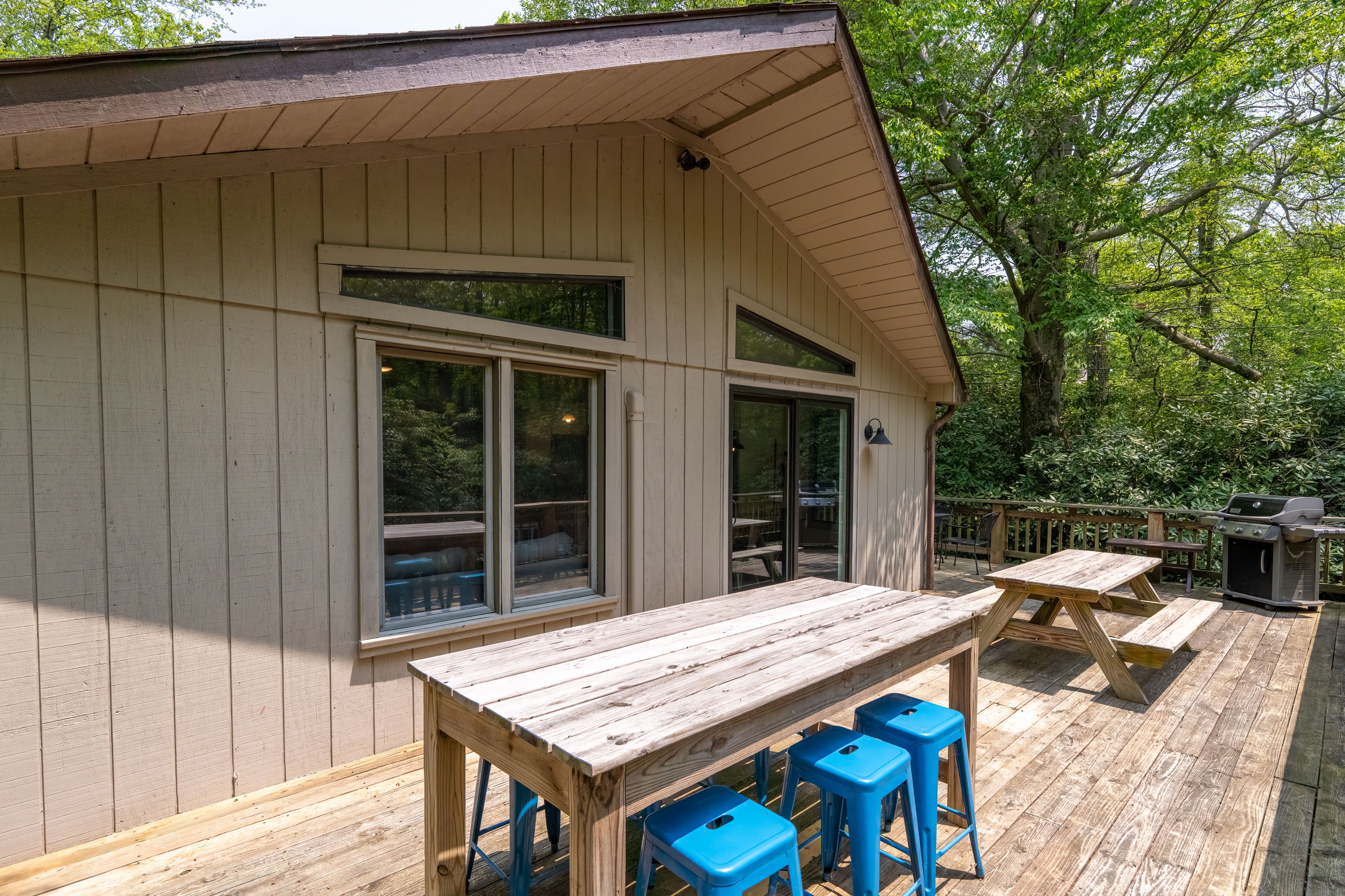 Deck | Ample Seating | Gas Grill