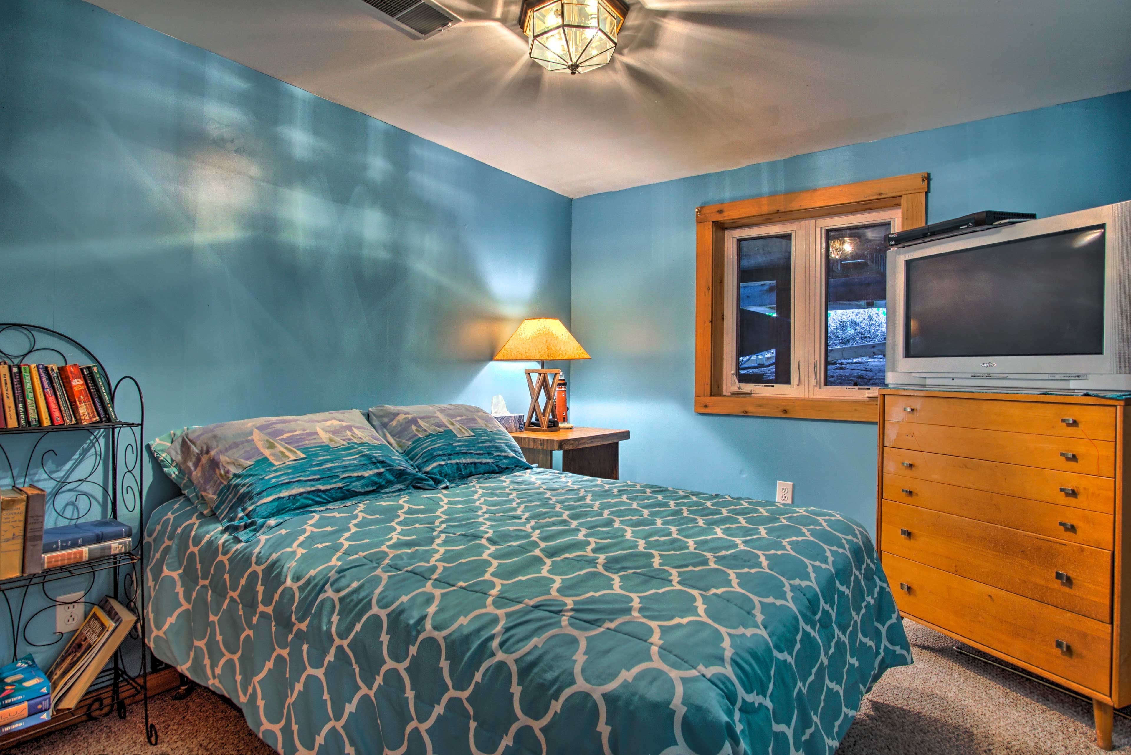 Bedroom 3 | Queen Bed