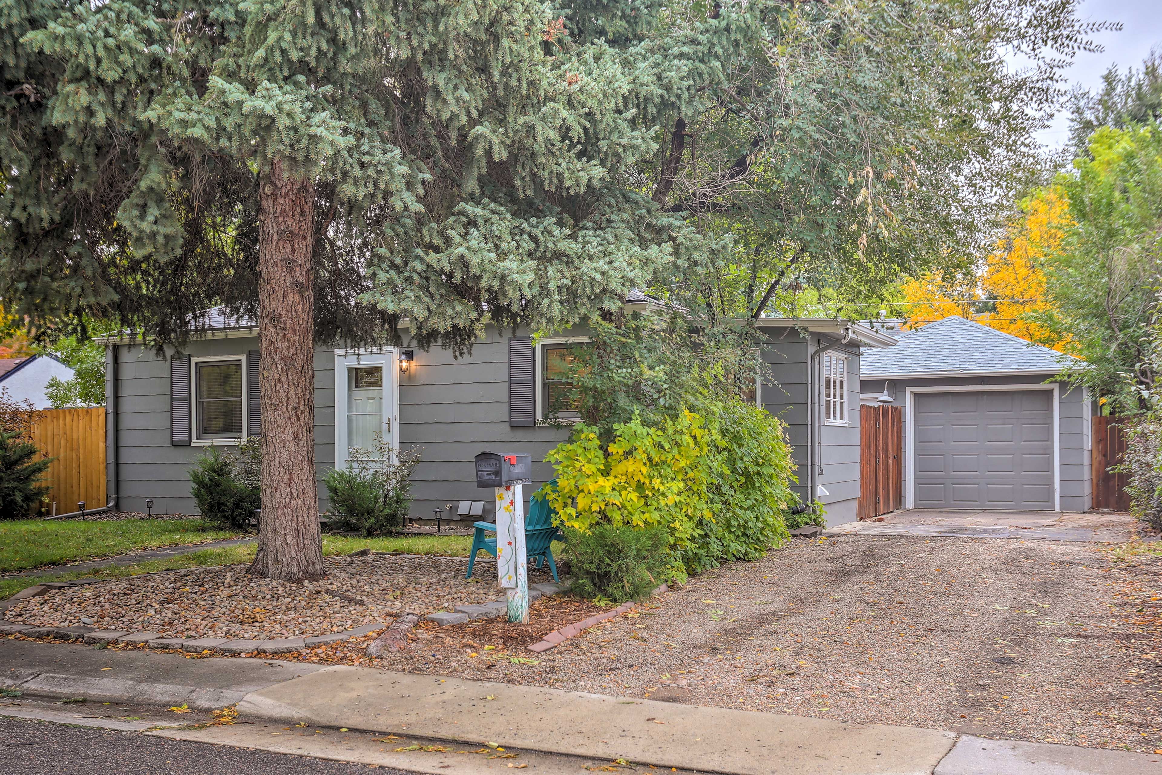 Exterior | Parking | Garage (1 Vehicle) | Driveway (2 Vehicles)