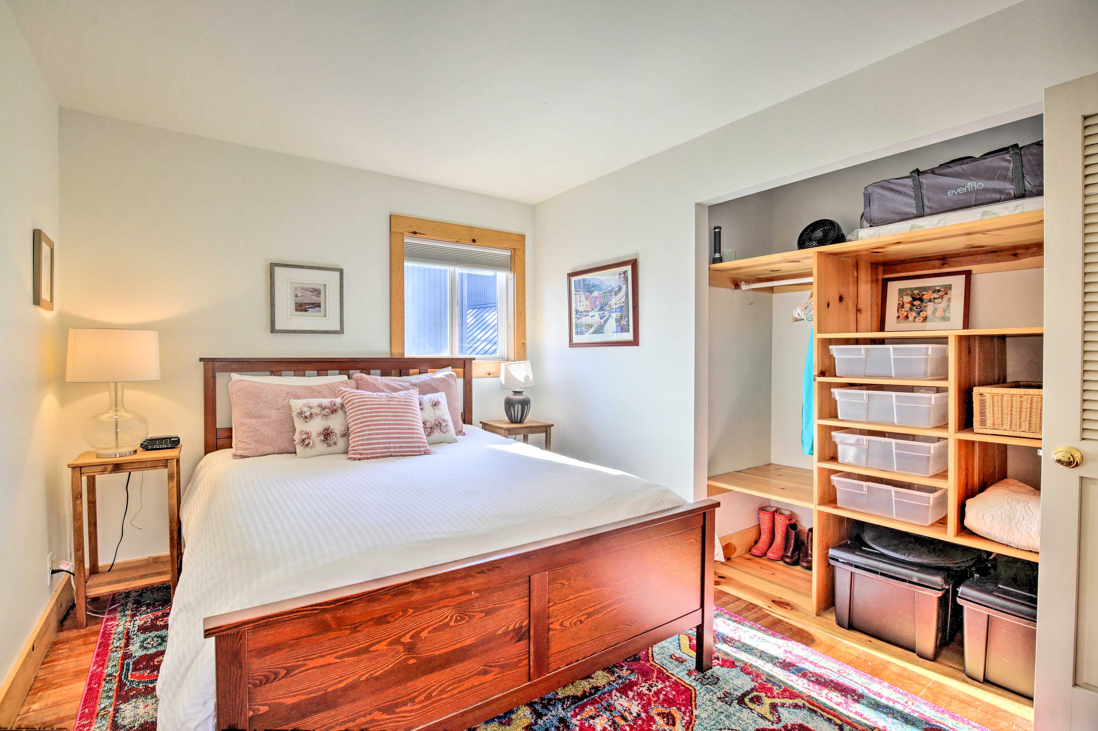 A cozy queen bed completes this room.