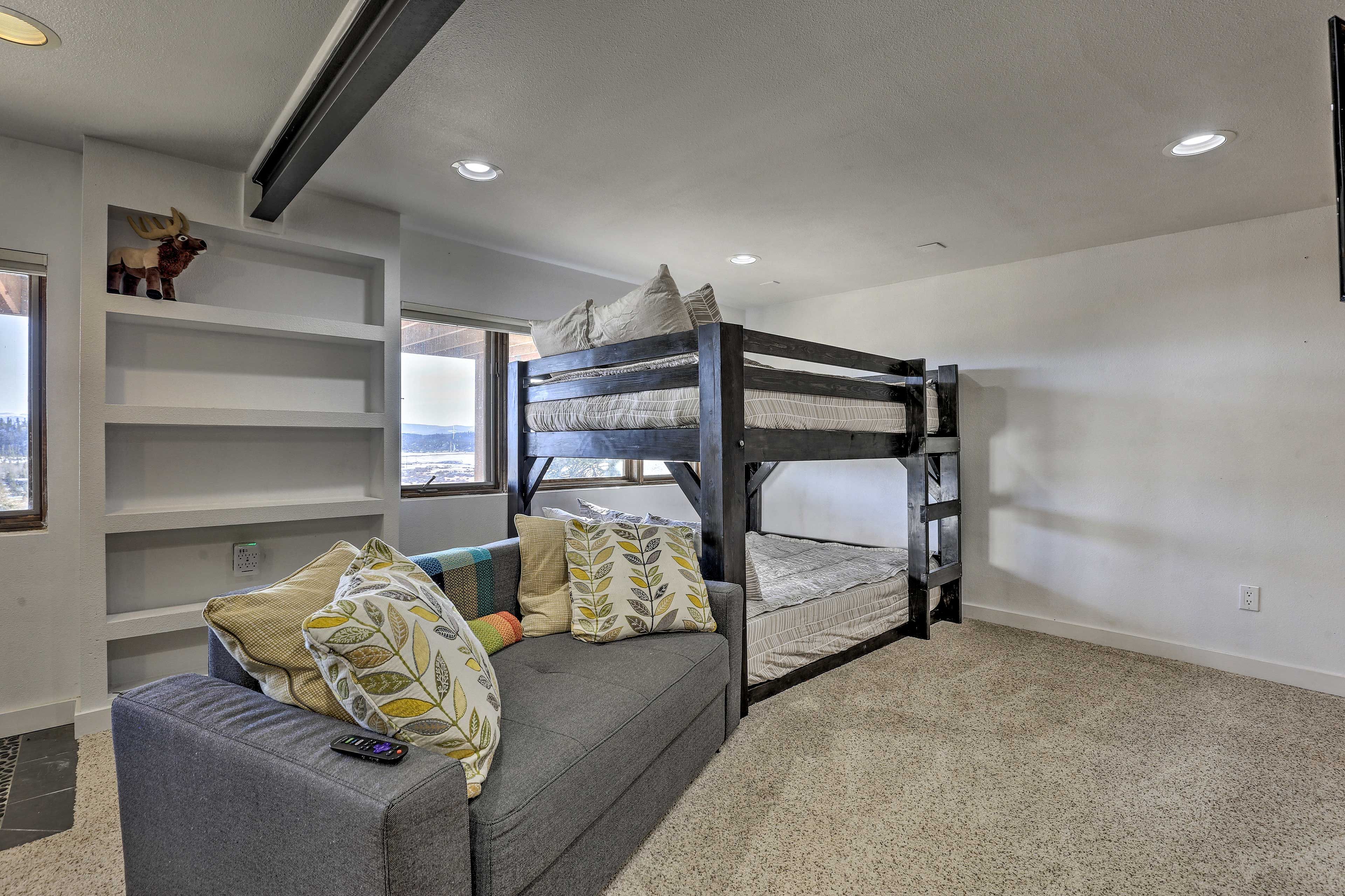 With 2 queen beds, there's plenty of room for 4 to sleep here.