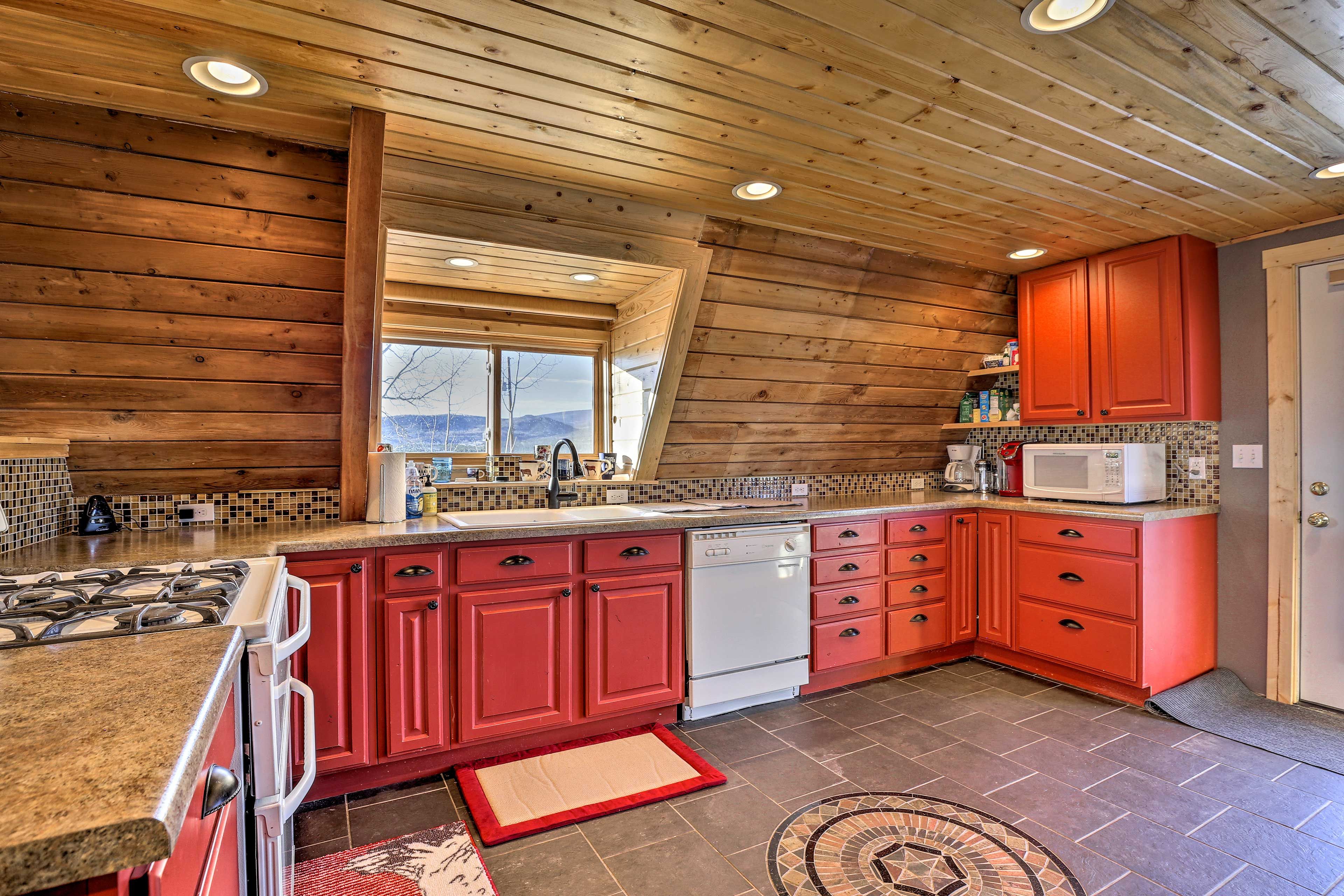 Prepare all your favorite dishes in the spacious fully equipped kitchen.