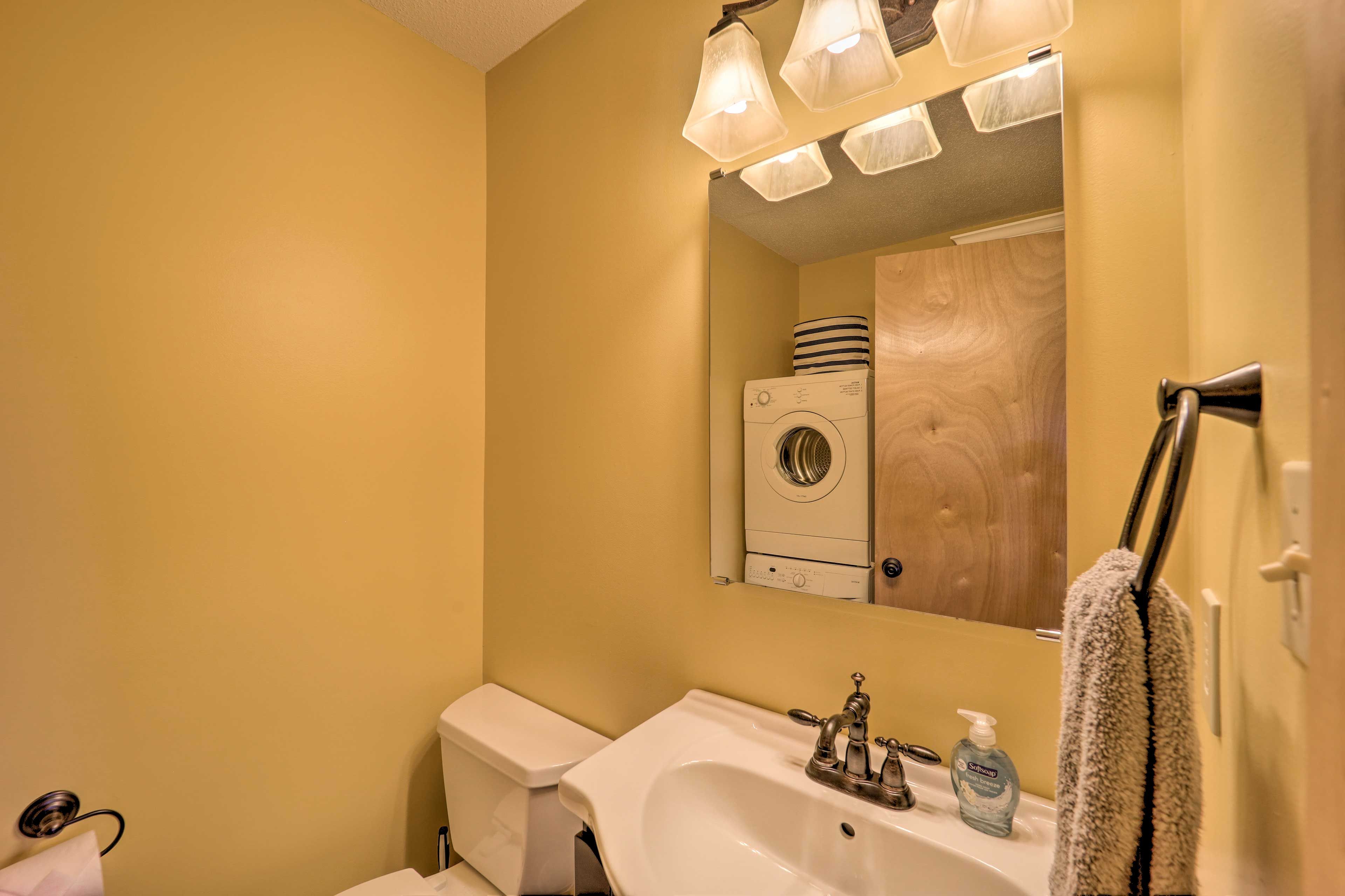 Half Bathroom | Main Level
