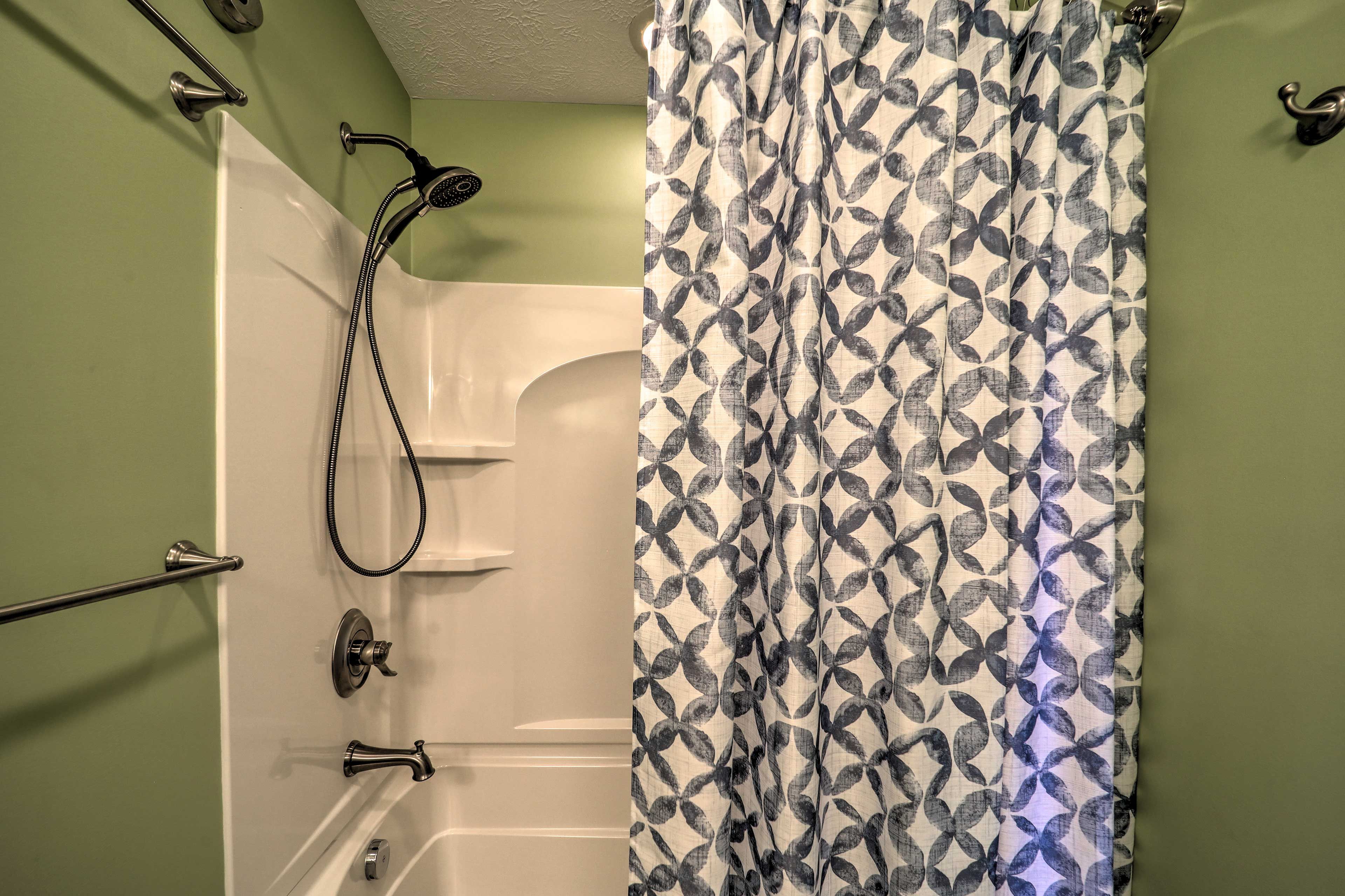 Full Bathroom | Upper Level