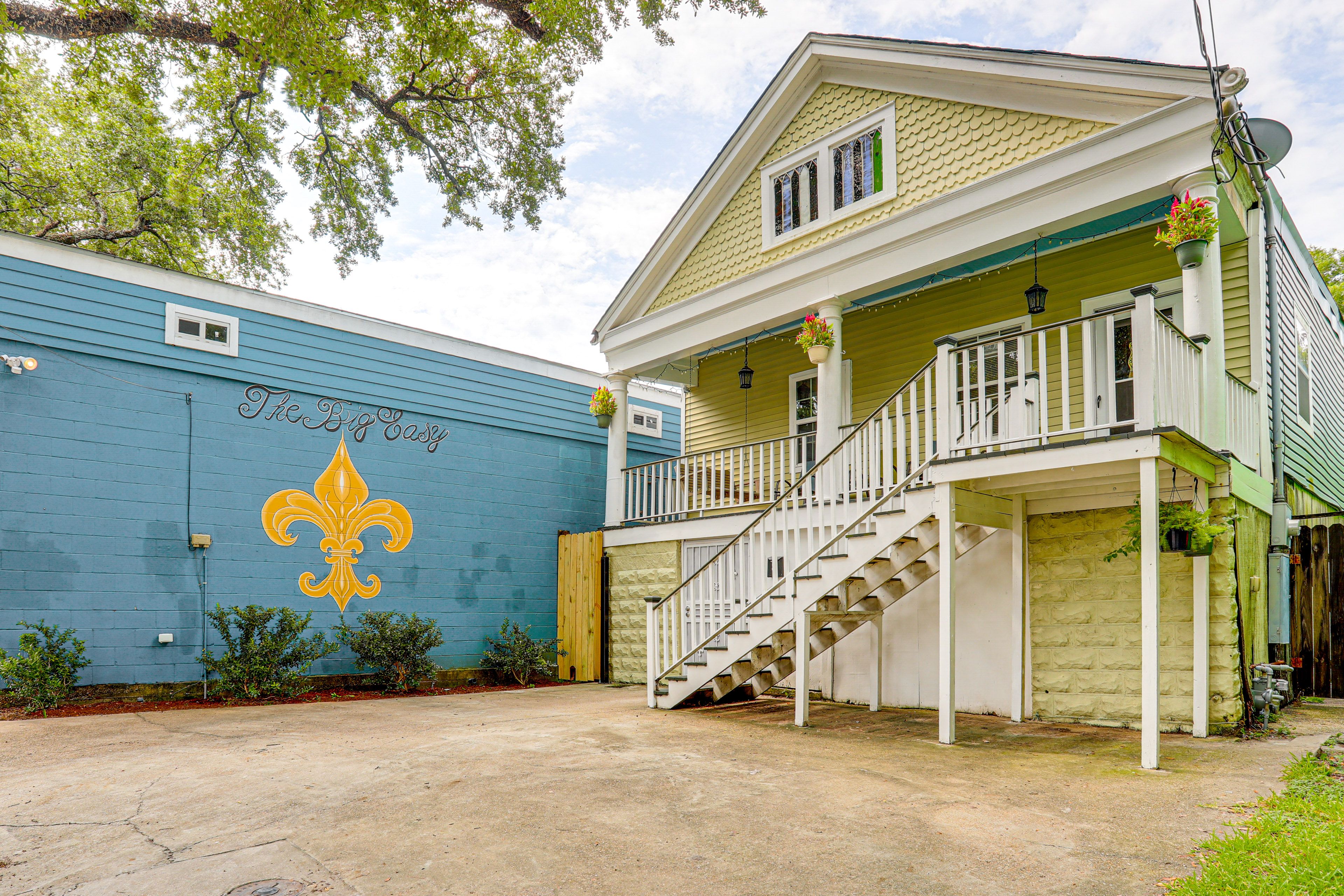 Property Exterior | Driveway Parking (3 Vehicles)