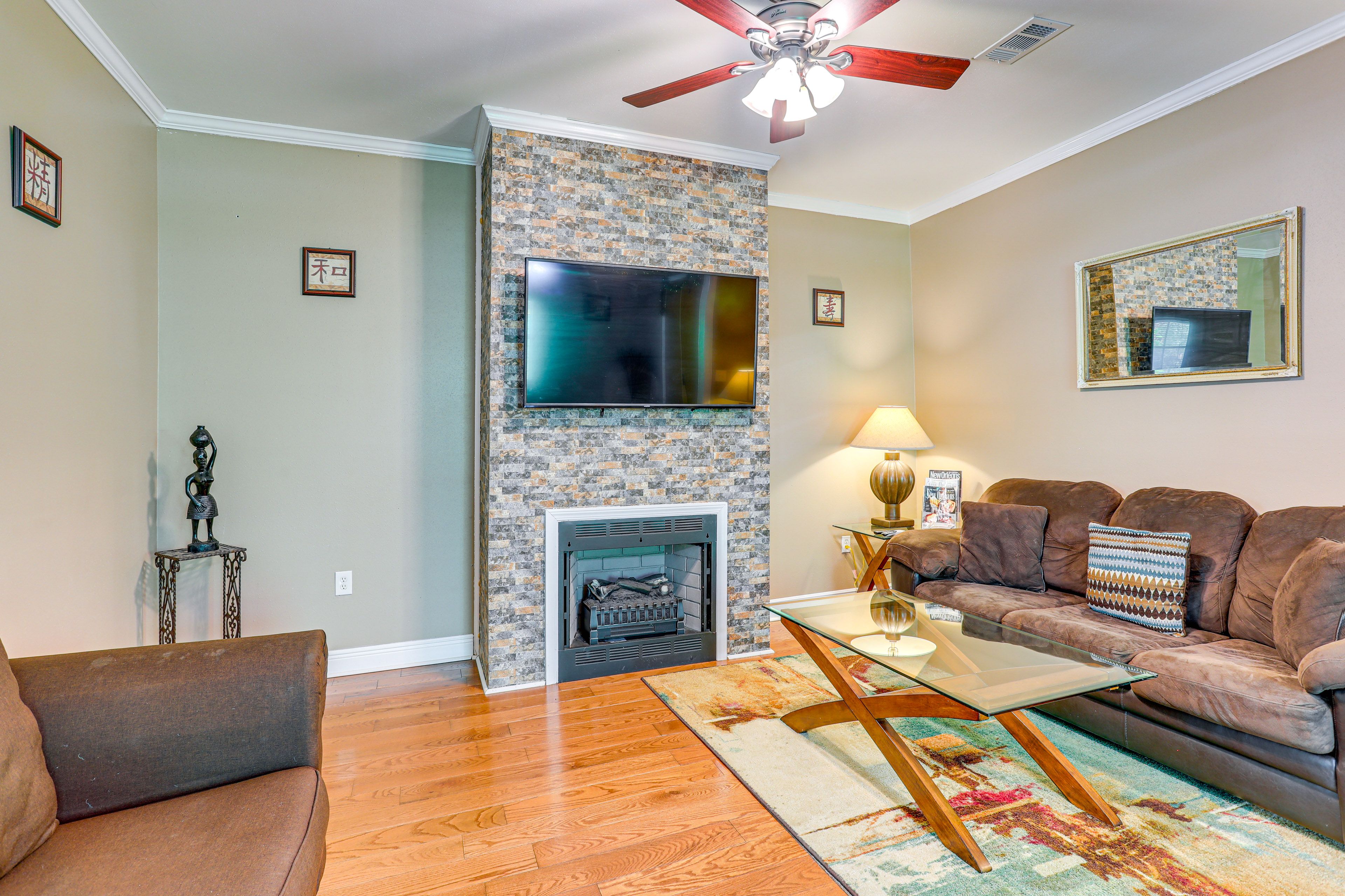 Living Room | Single-Story Home | Full Sleeper Sofa