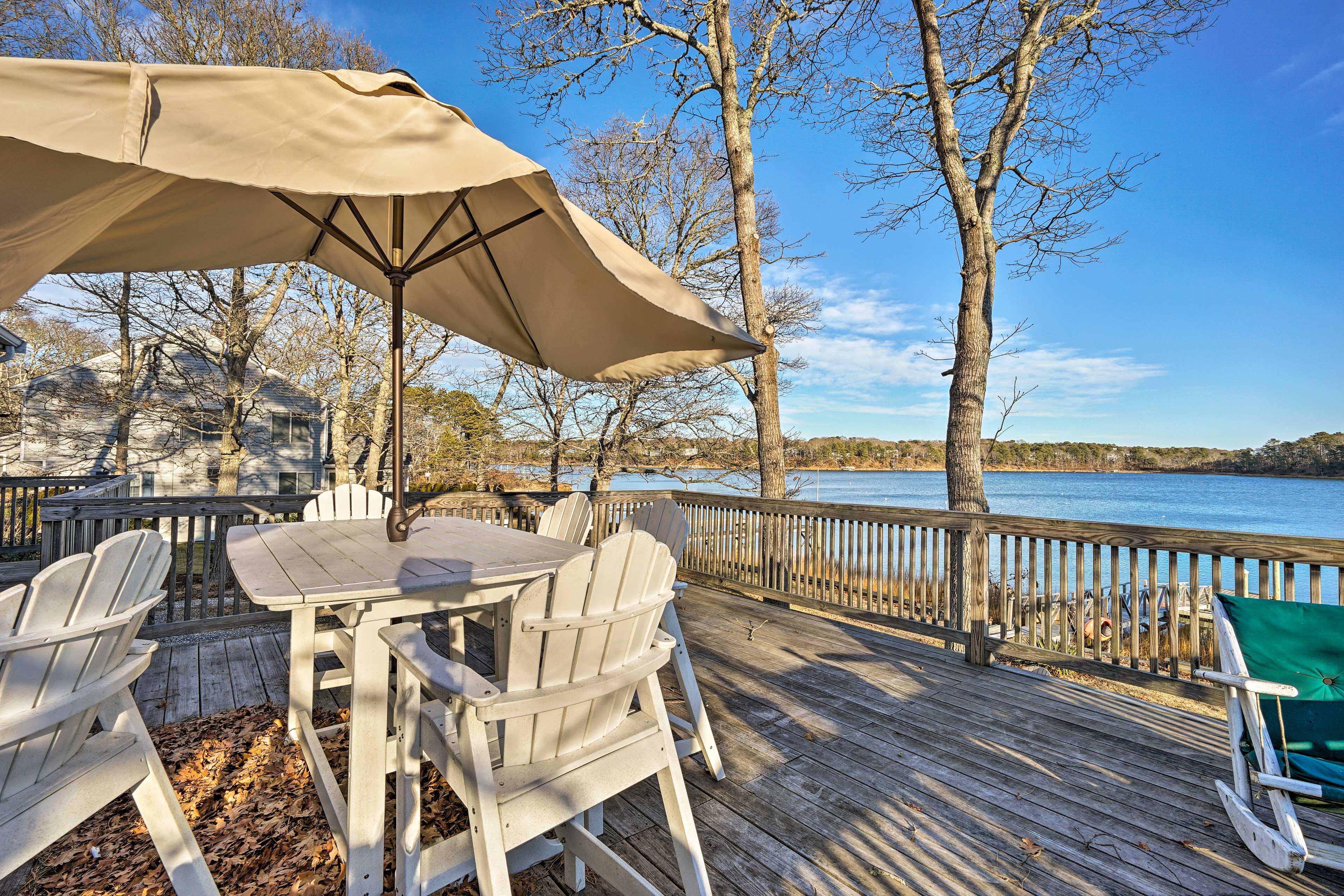 Dine al fresco on the second-floor deck!