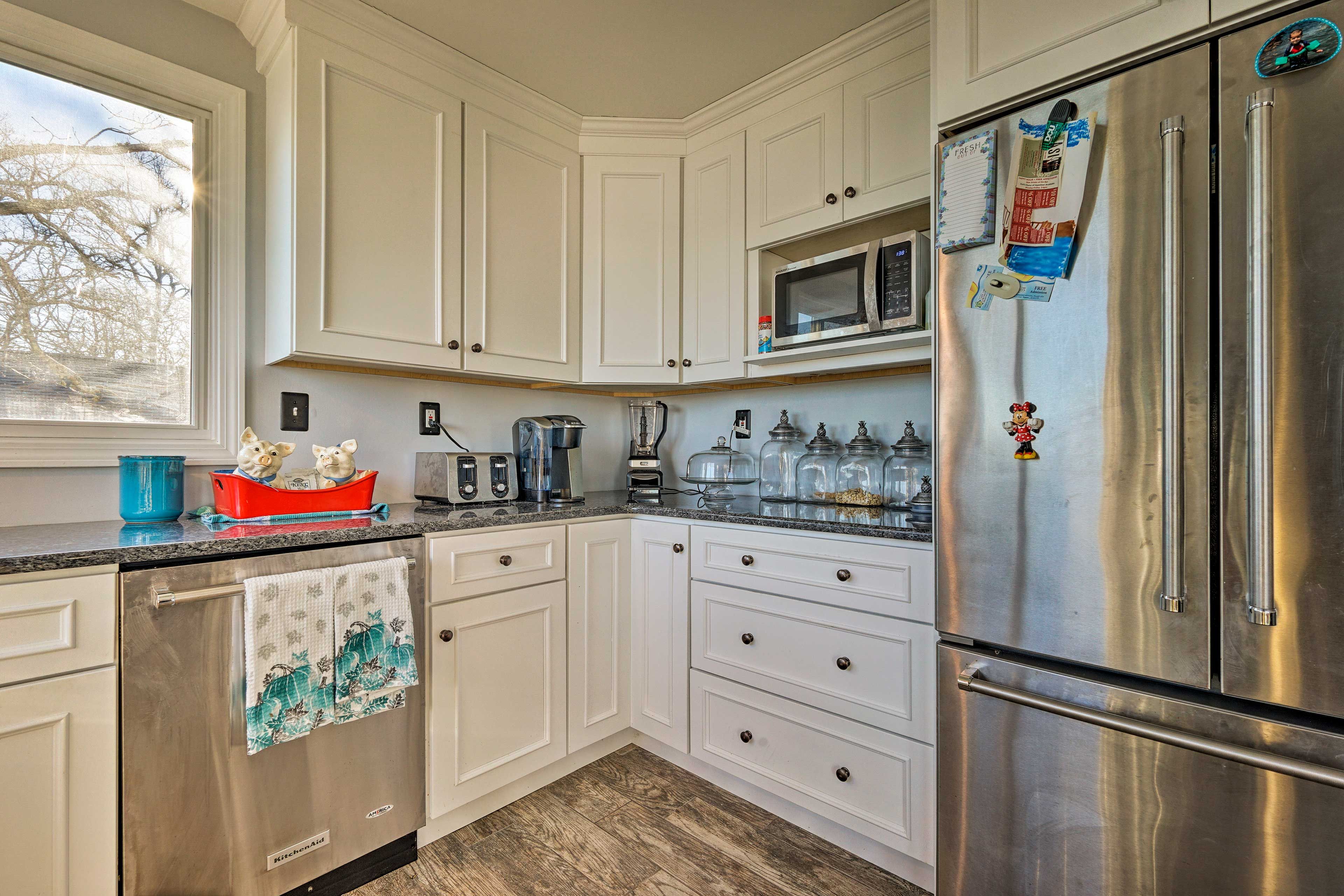 Whether cooking dinner or brewing coffee, you'll feel at home in this kitchen.