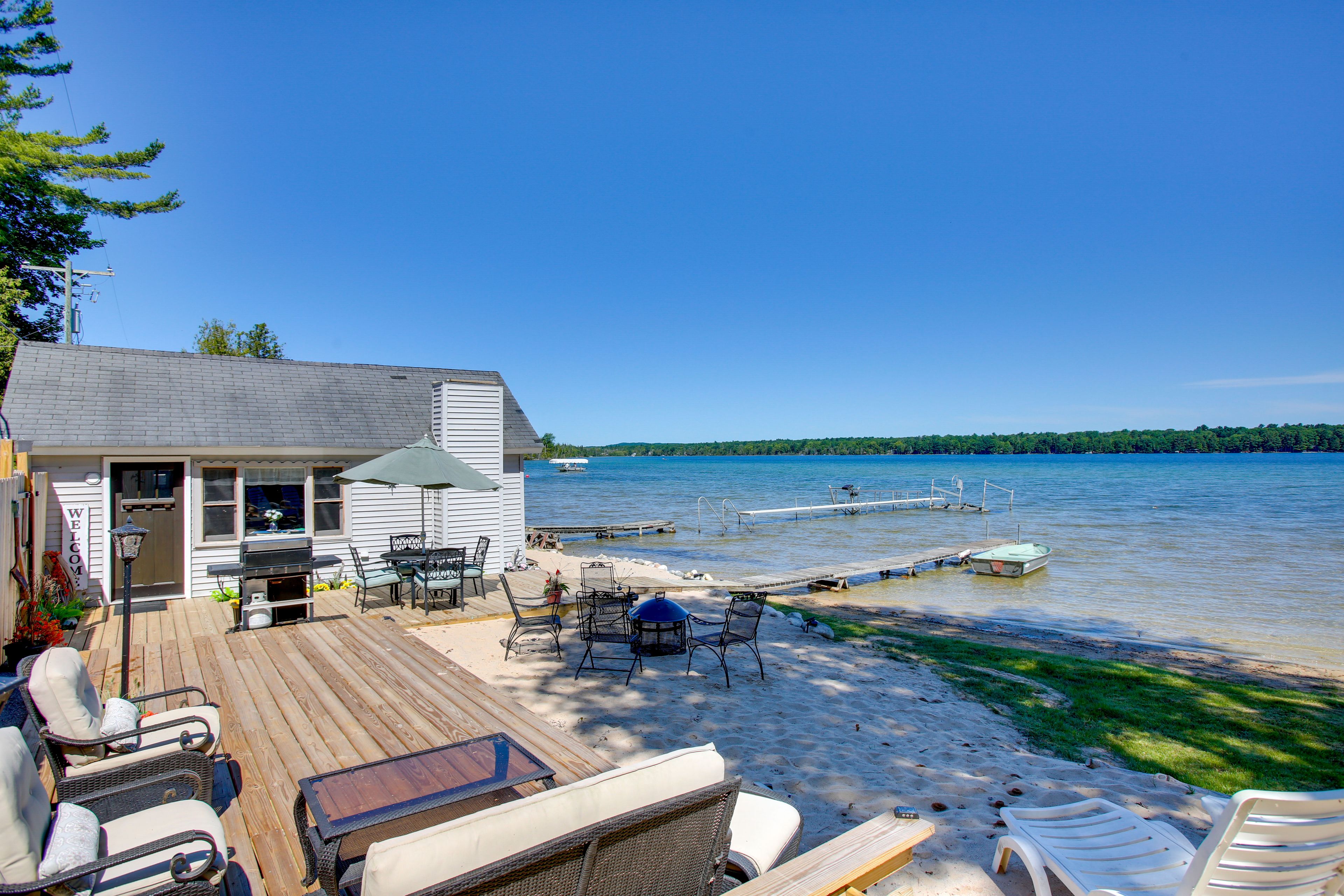Maple City Vacation Rental | 2BR | 1BA | 600 Sq Ft | Step-Free Access
