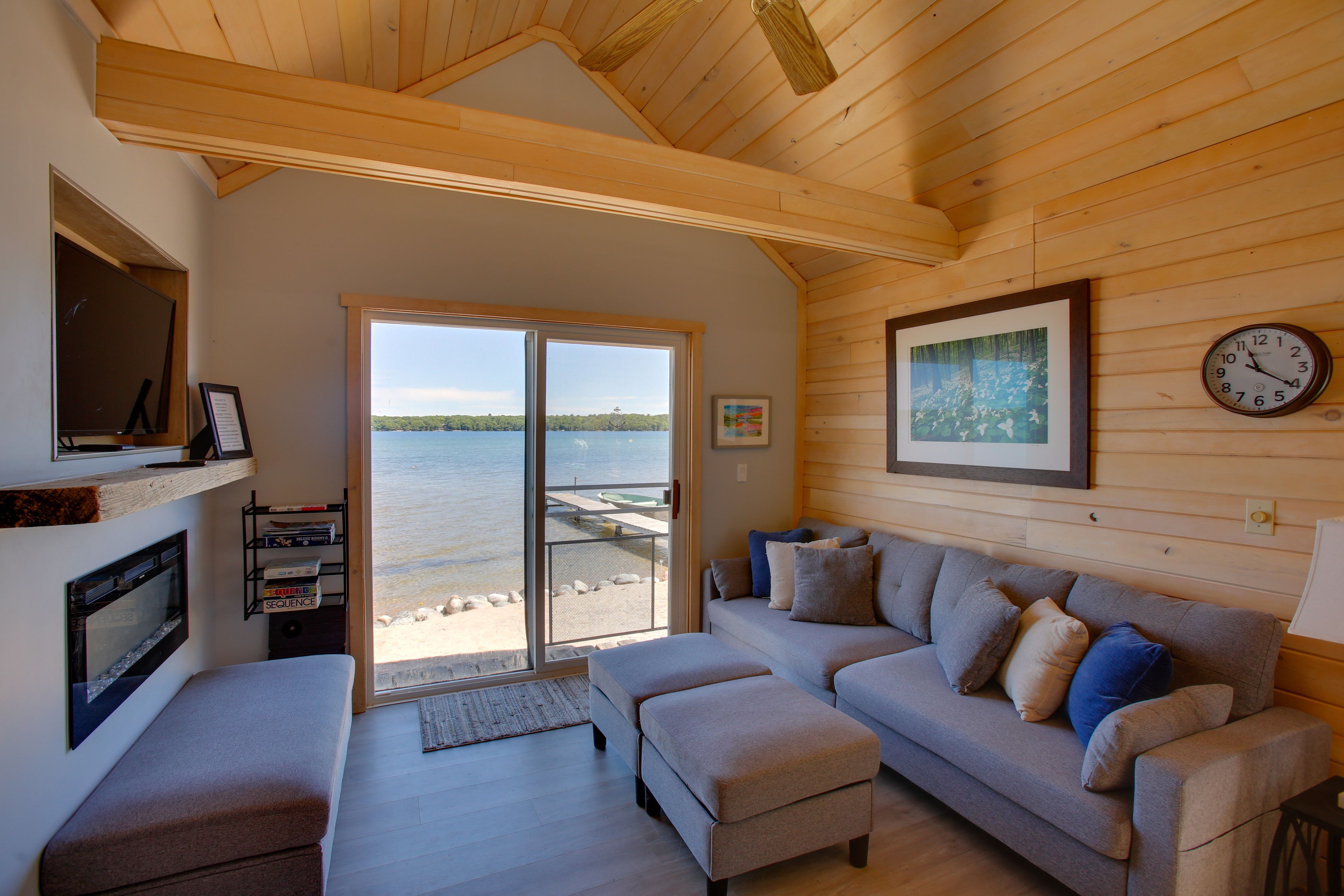 Living Room | Central A/C | Free WiFi | Indoor Fireplace | Smart TV