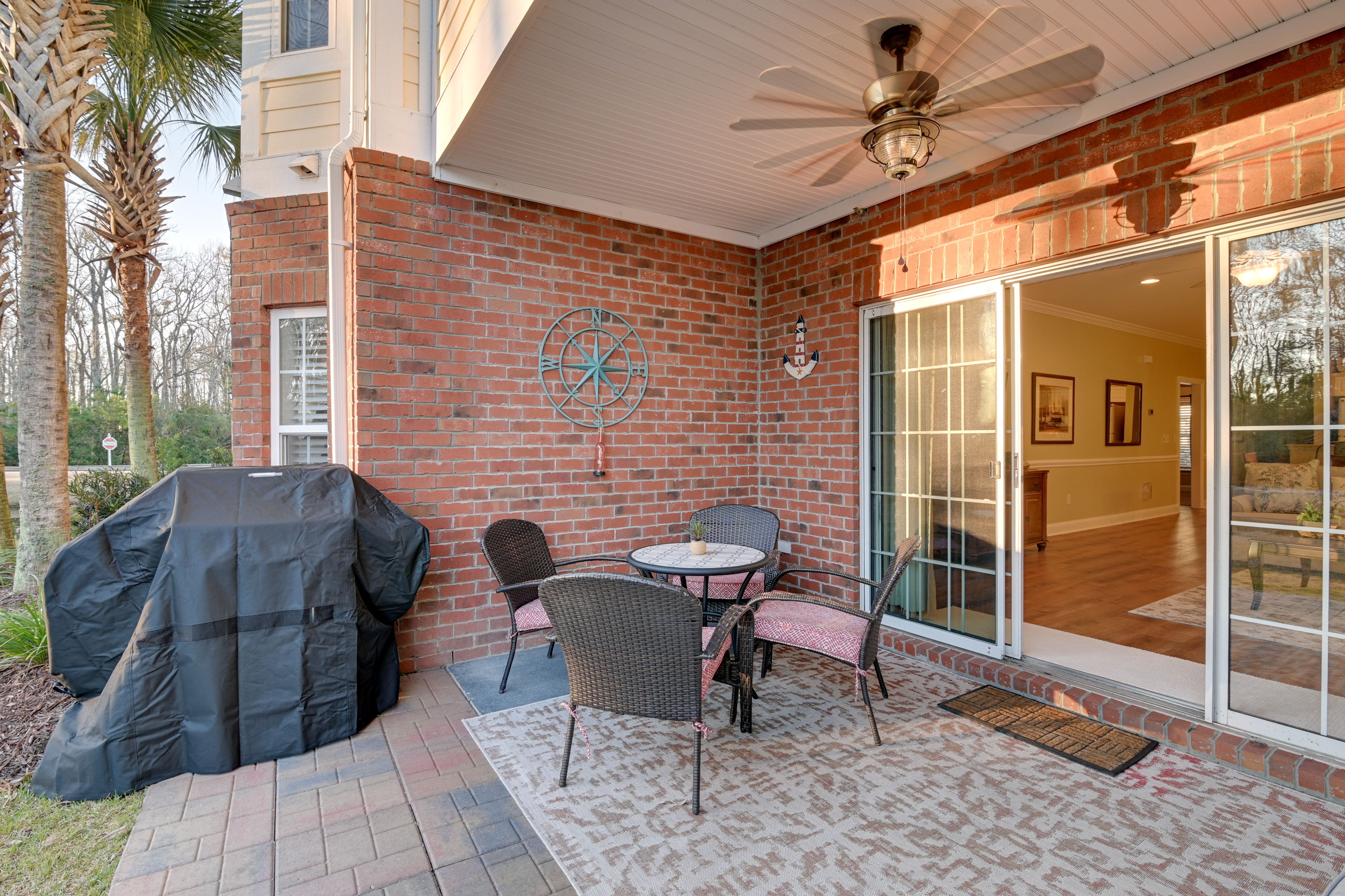 Patio | Outdoor Dining