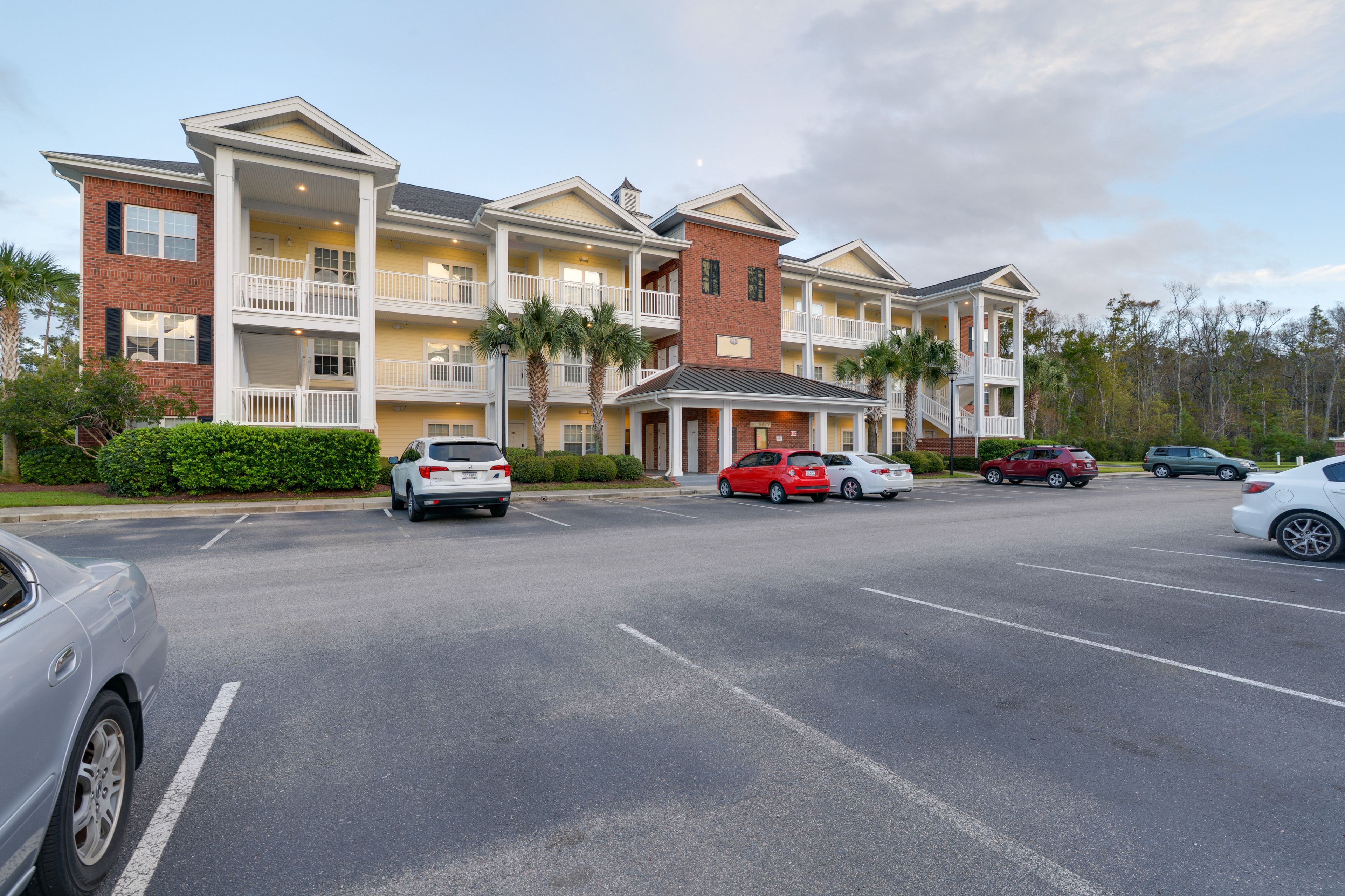 Parking | Parking Lot (2 Vehicles, First-Come, First Served)