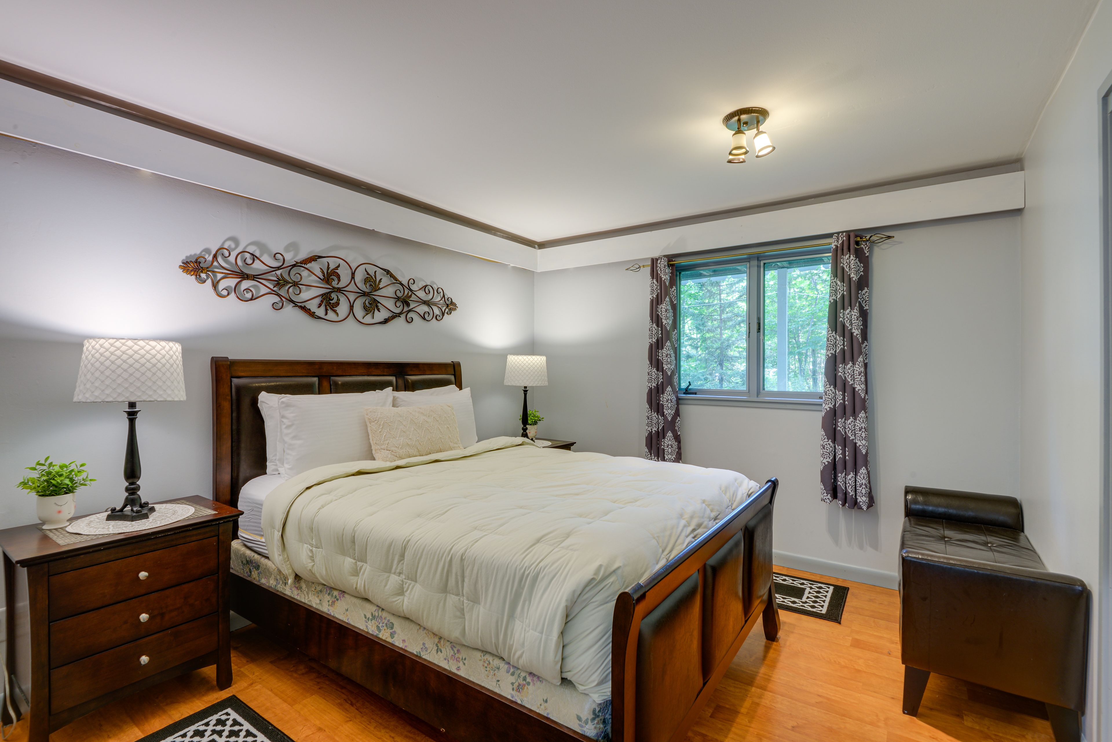 Bedroom 2 | Queen Bed