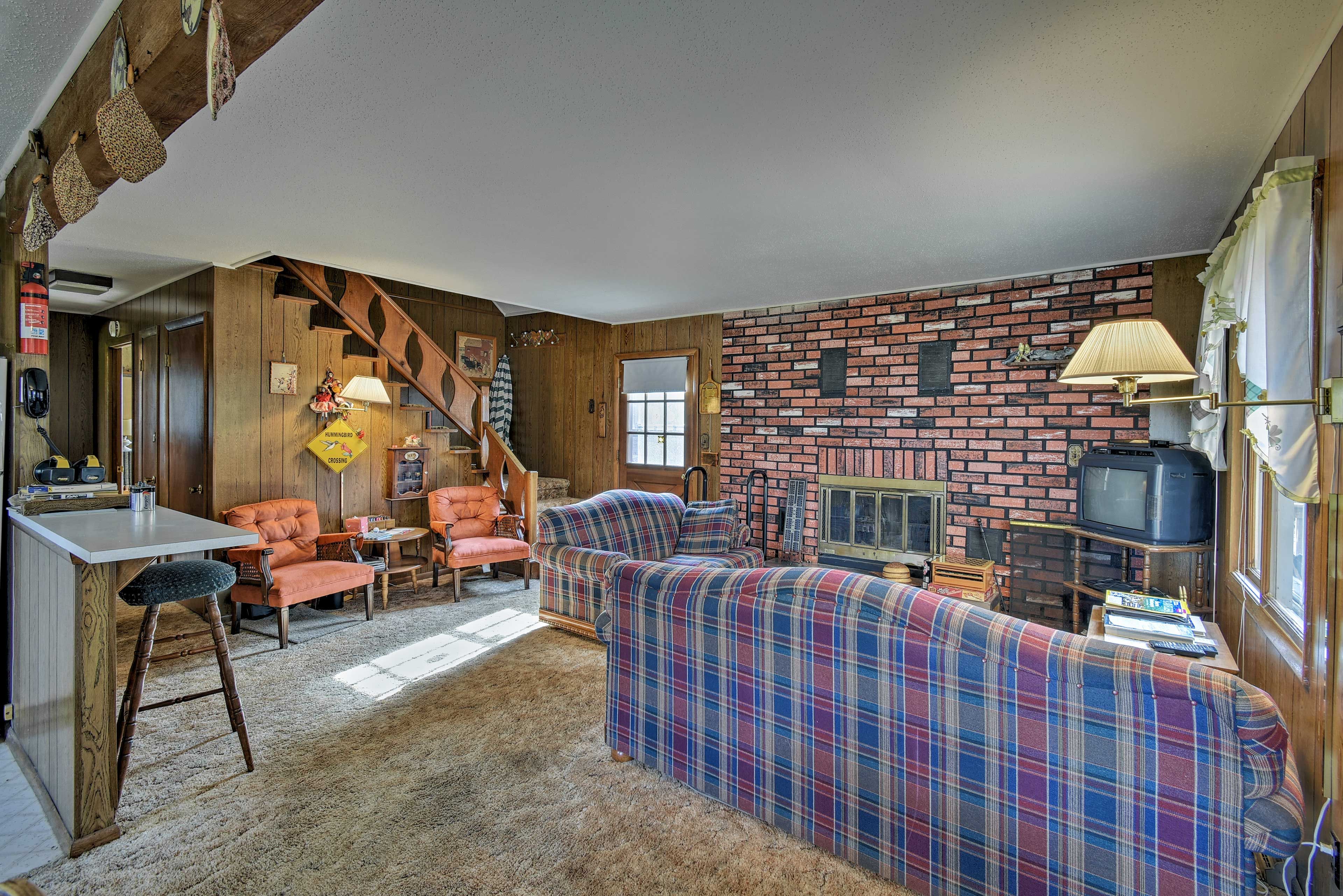 Living Room | Central A/C | Central Heating