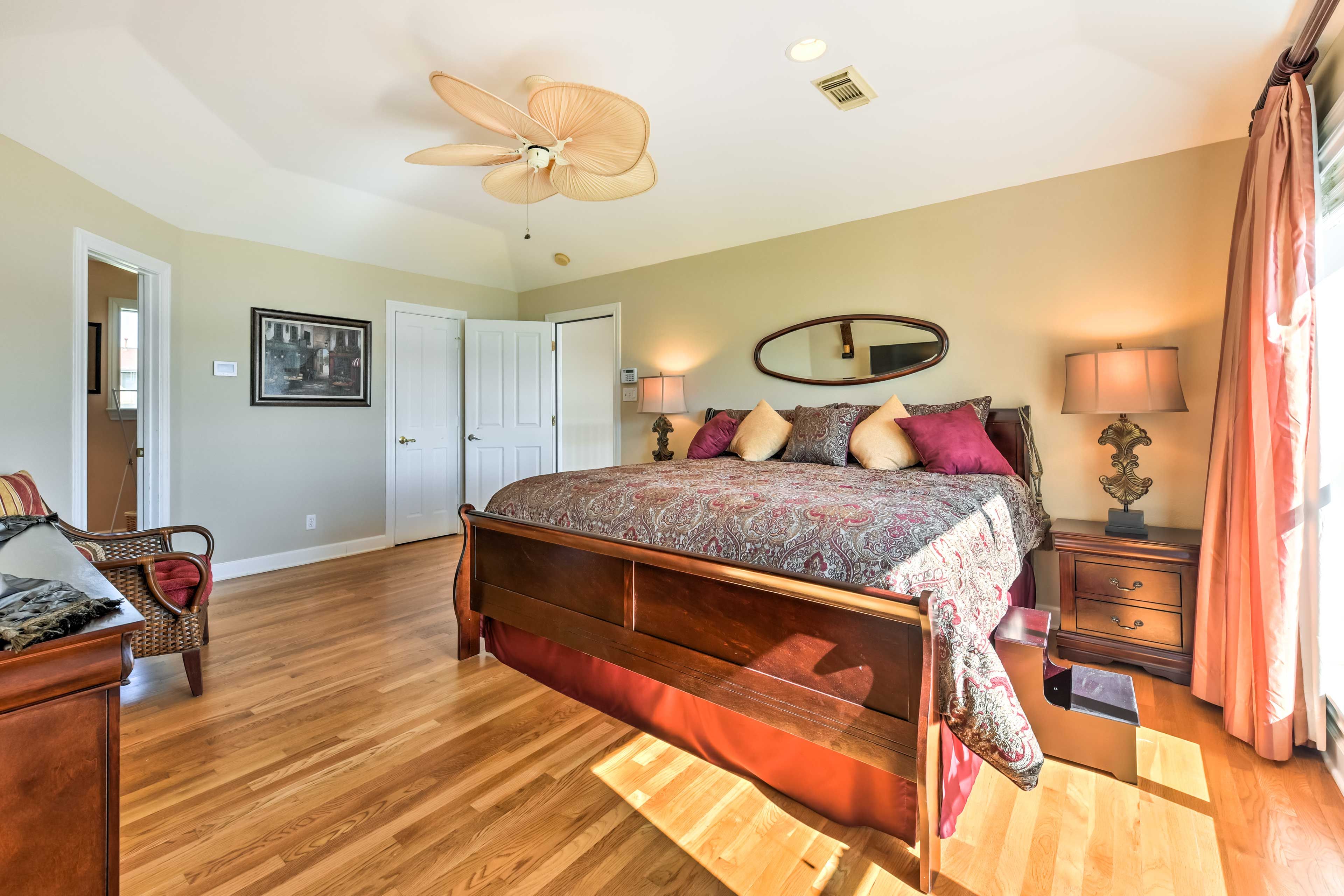 Bedroom 1 | King Bed