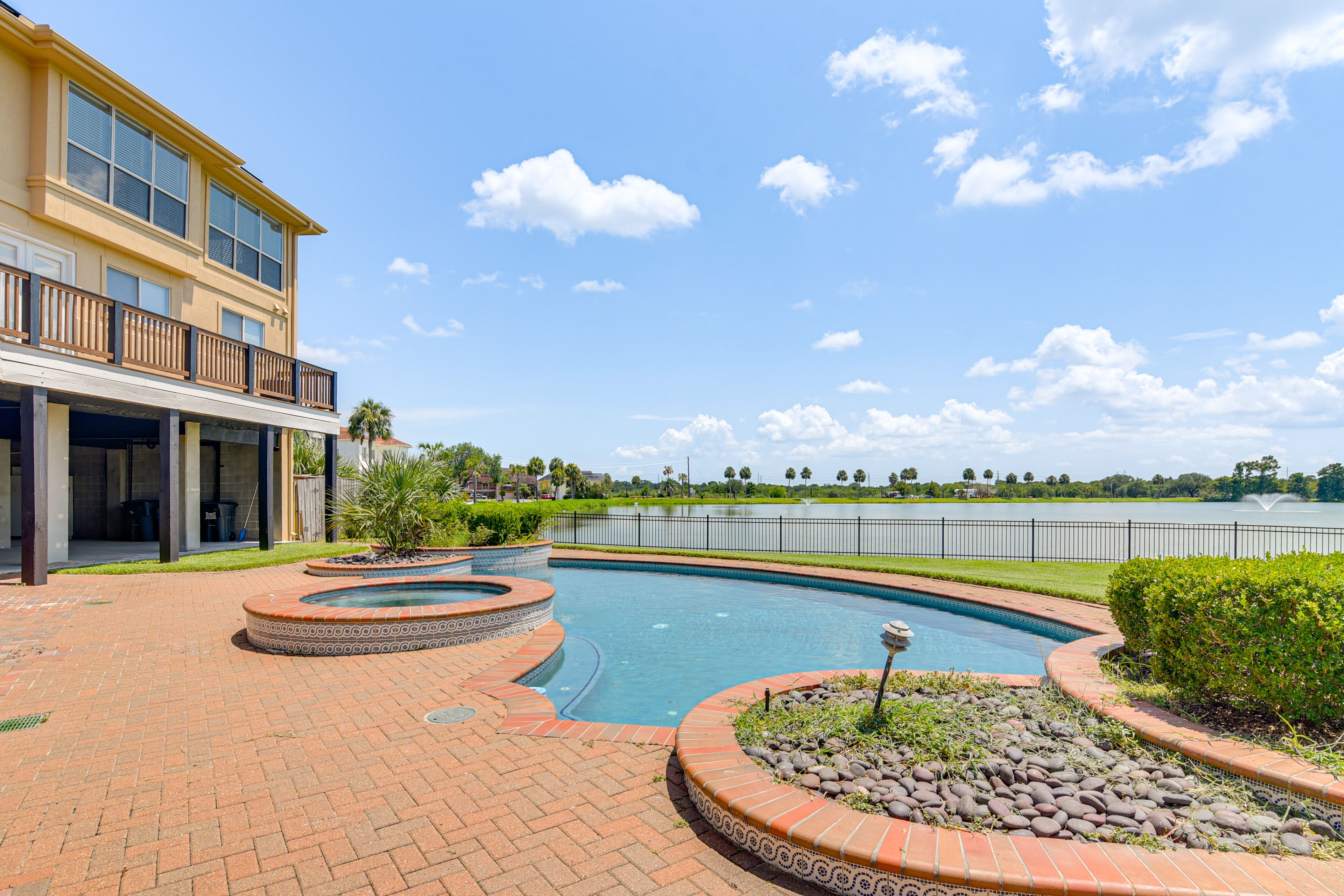 Houston Vacation Rental | 5BR | 5.5BA | 4,832 Sq Ft | Step Free Entry