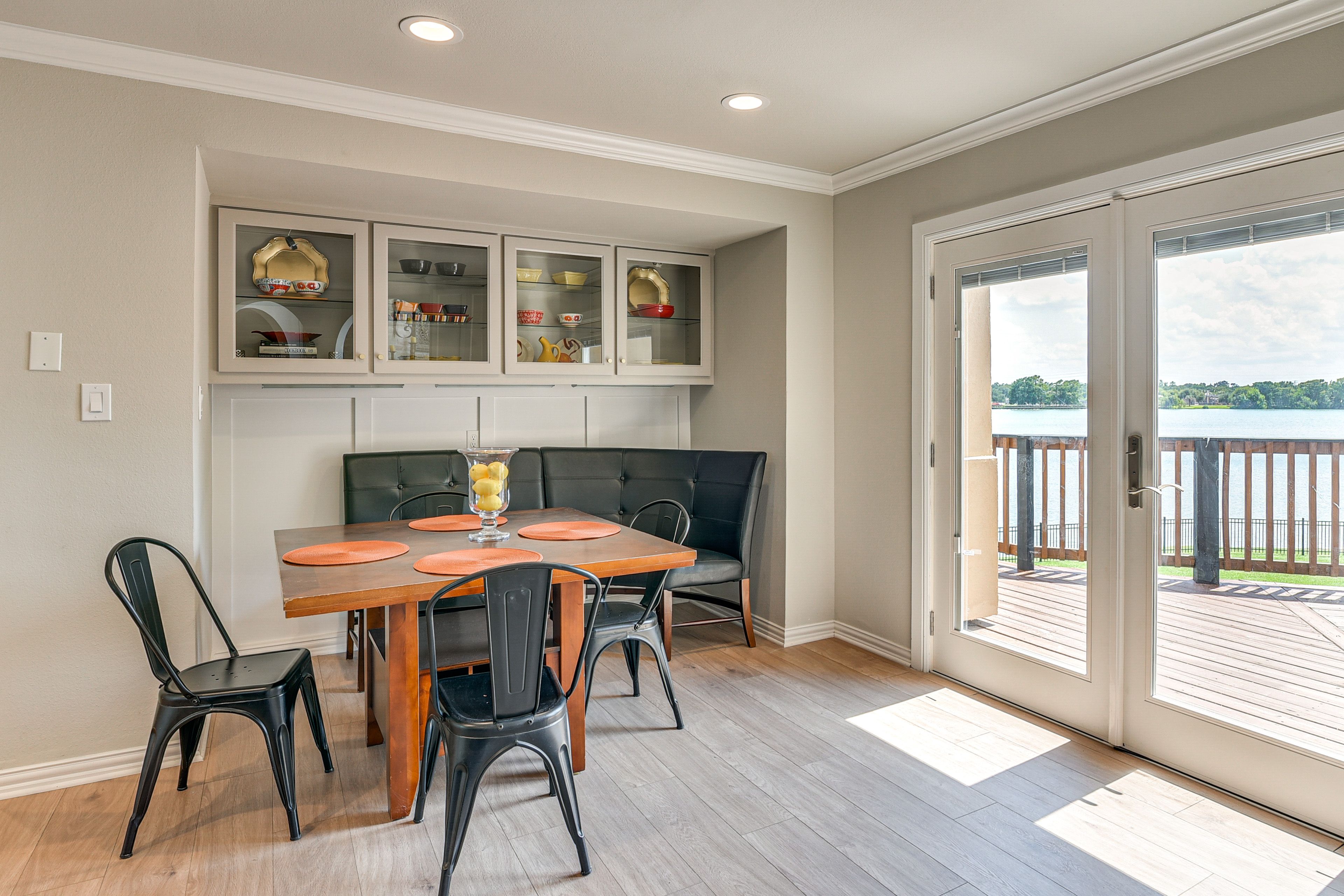 Dining Table | Dishware Provided