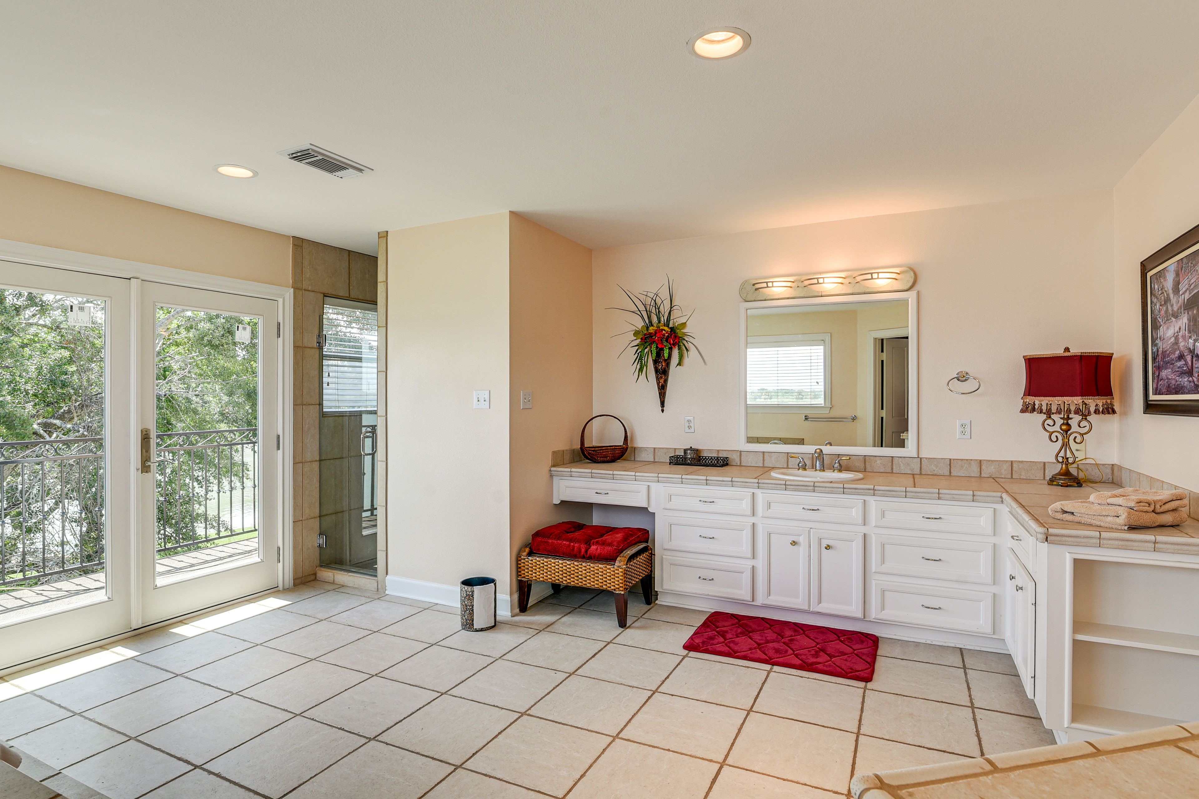 En-Suite Bathroom | Towels Provided