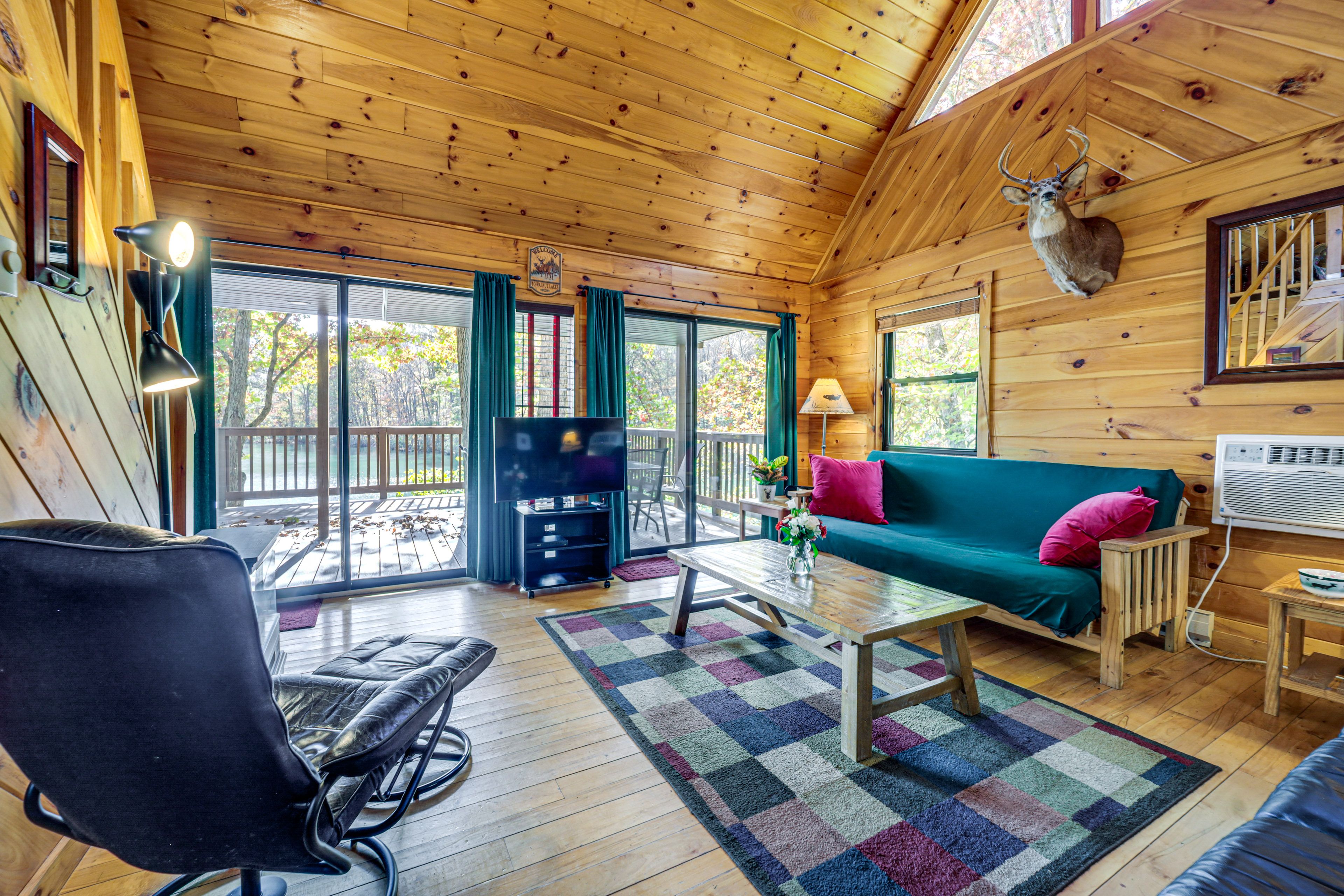 Main Living Space | Free WiFi | Bluetooth Digital AM/FM CD Player | DVD Player