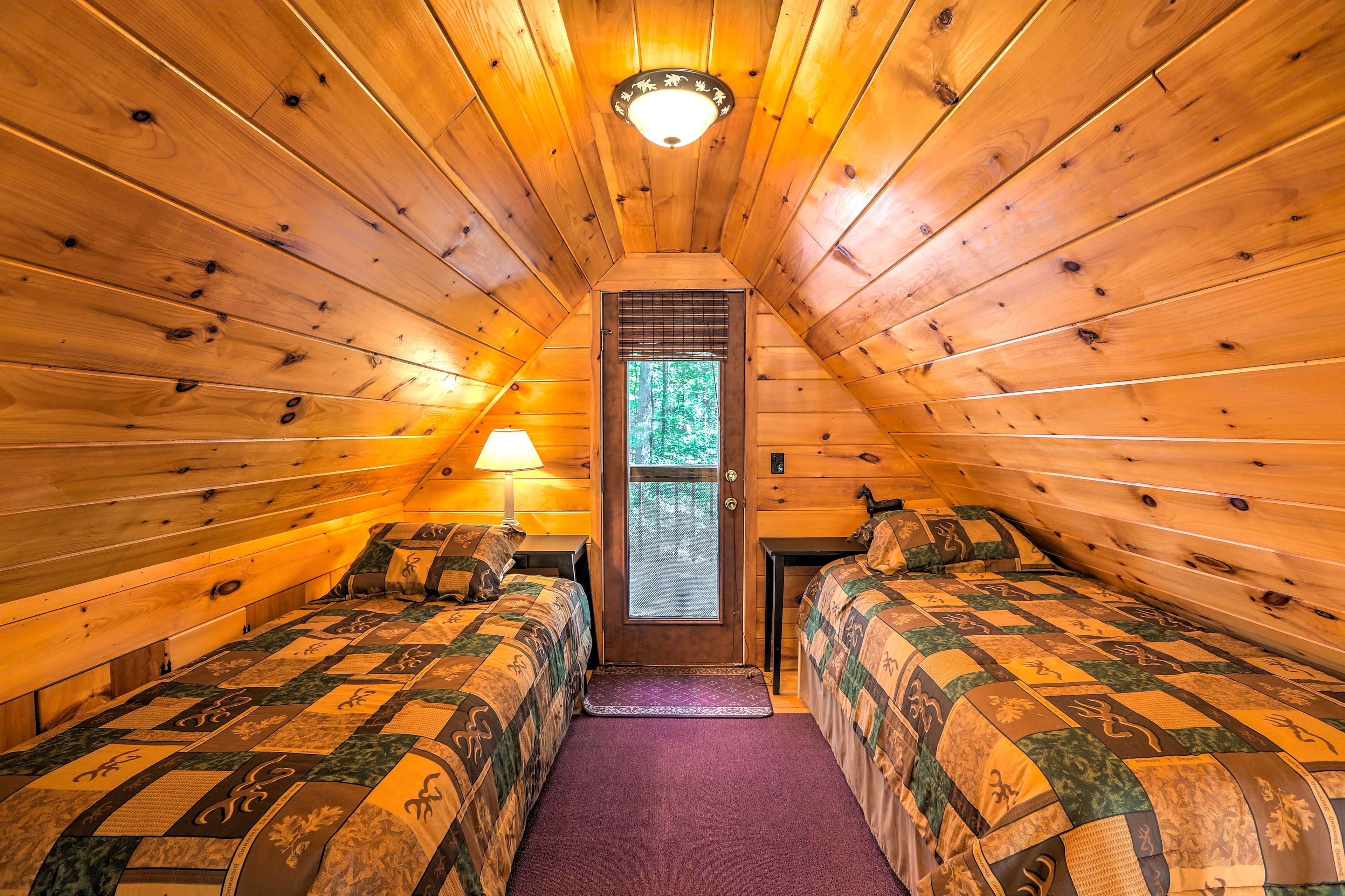 Bedroom 2 (Loft) | 2 Twin Beds