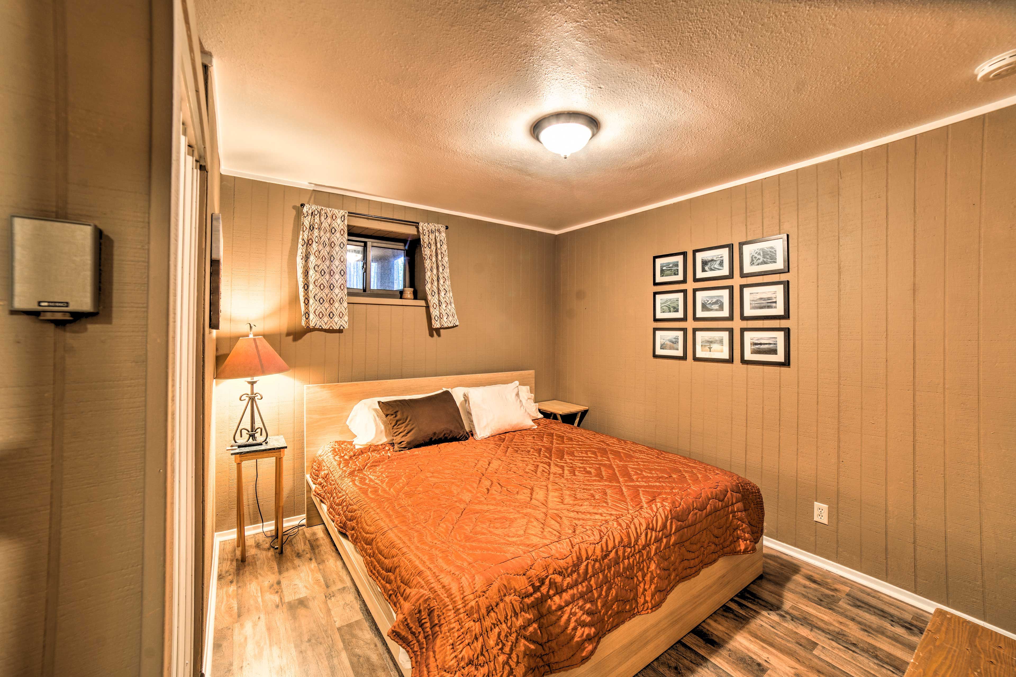 Bedroom 1 | King Bed
