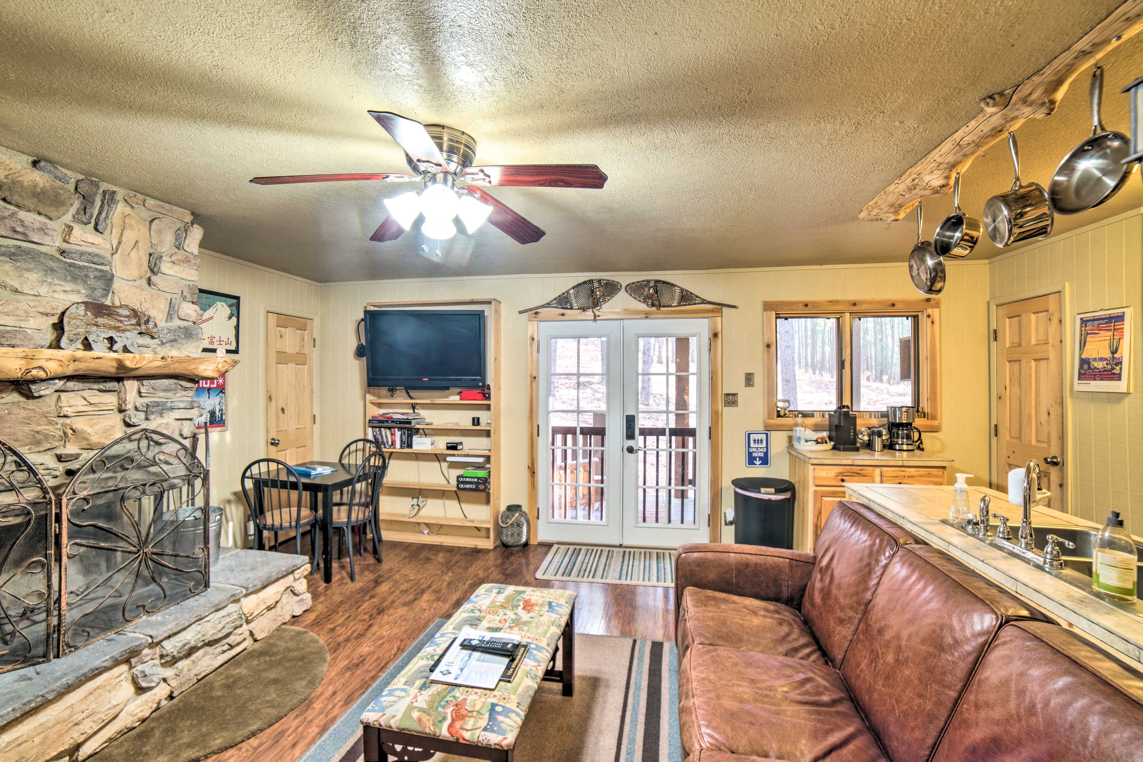 Dining Area | Flat-Screen TV