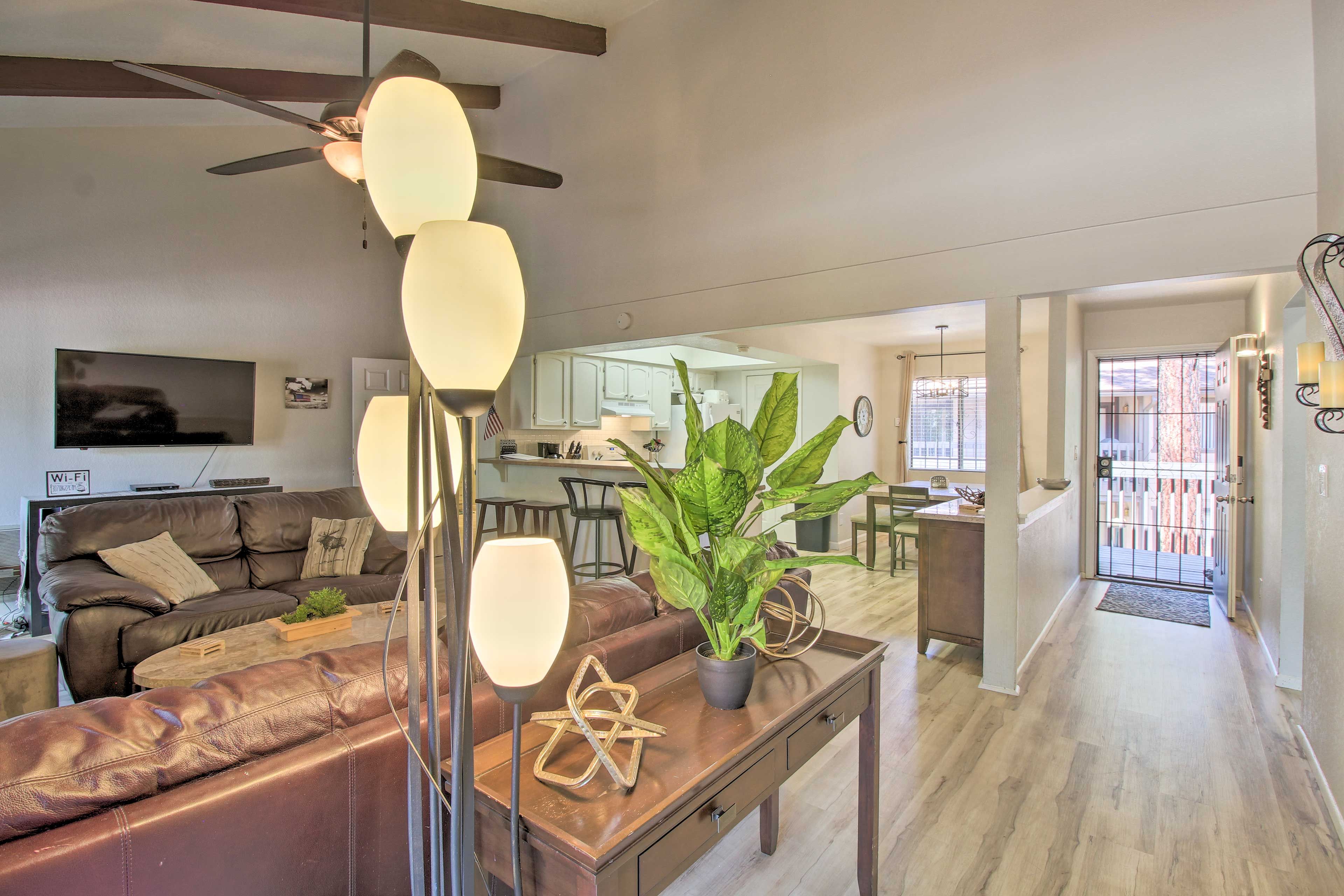 Living Room | Breakfast Bar