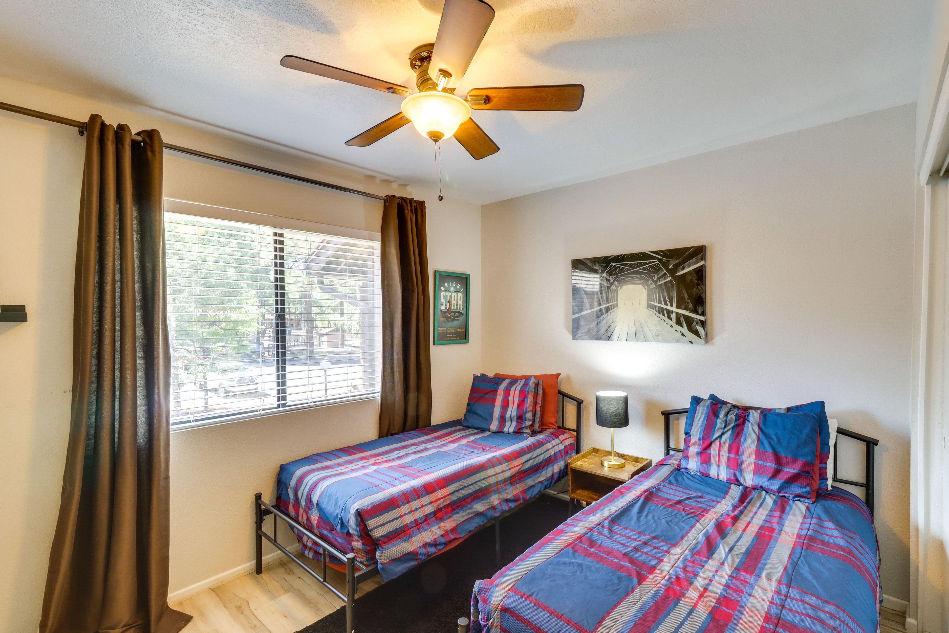 Bedroom 2 | 2 Twin Beds