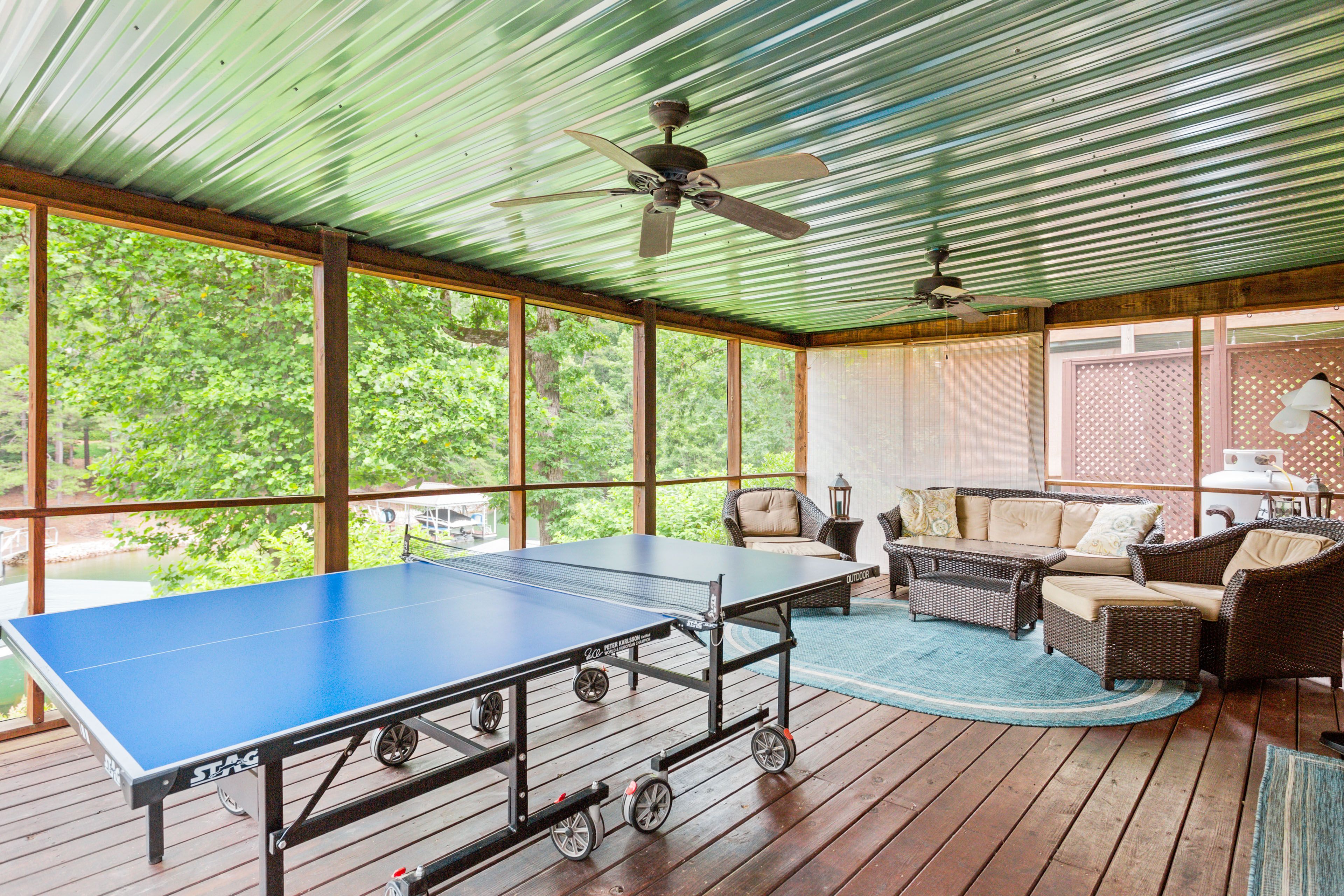 Screened-In Porch | Lakefront Views
