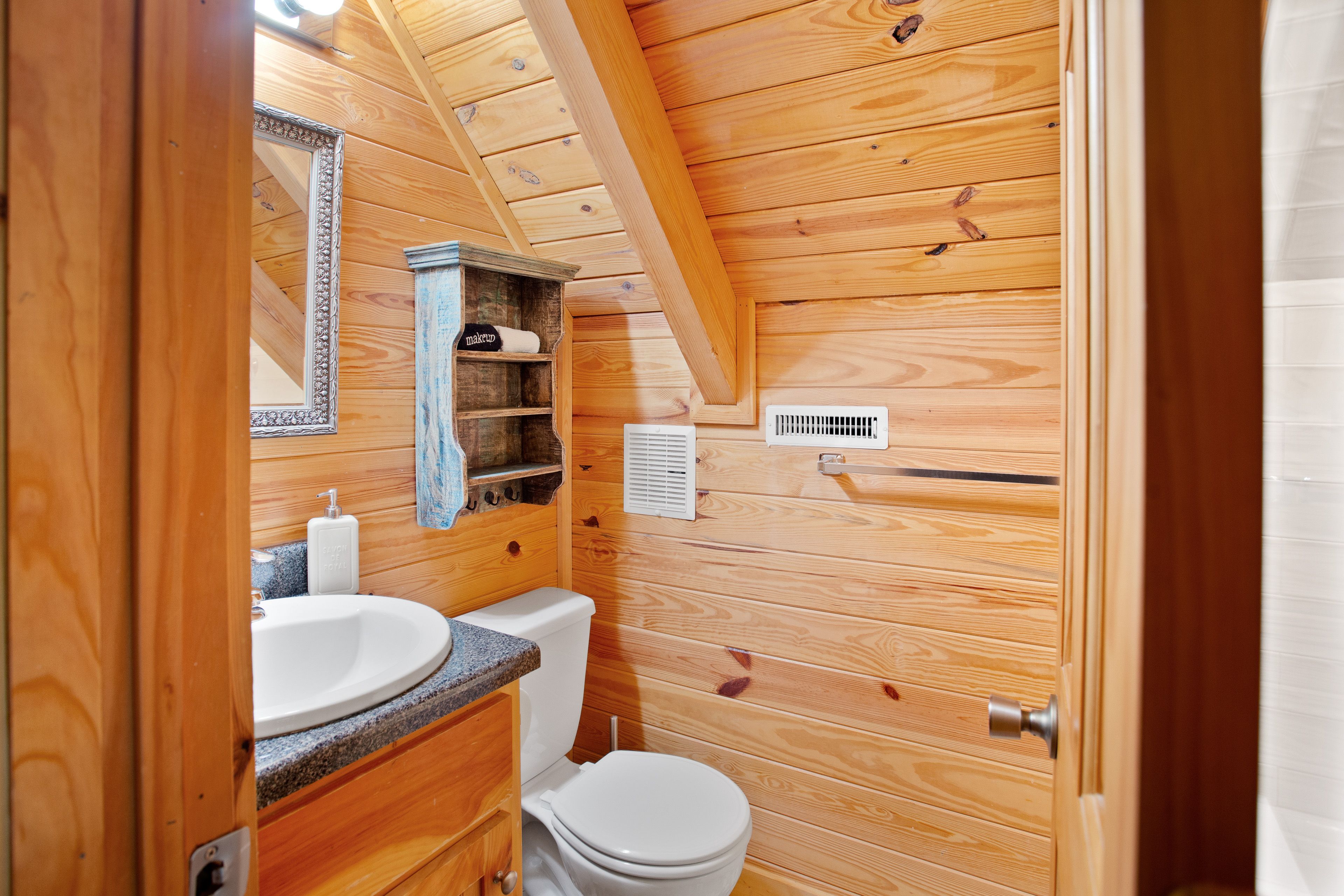 Full Bathroom | Upper Level