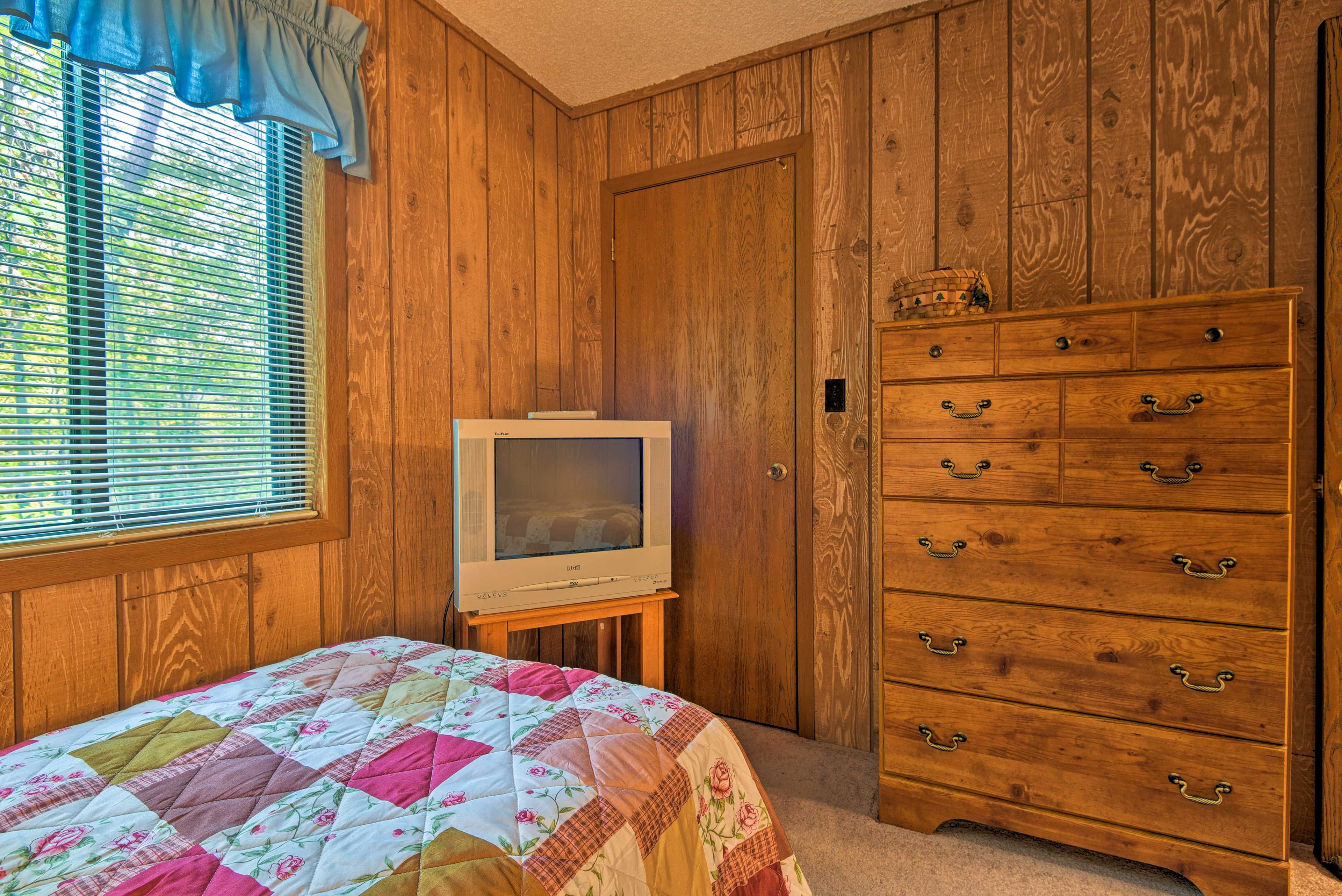 Two travelers can get comfy in the 2 twin beds & watch a DVD before sleeping!