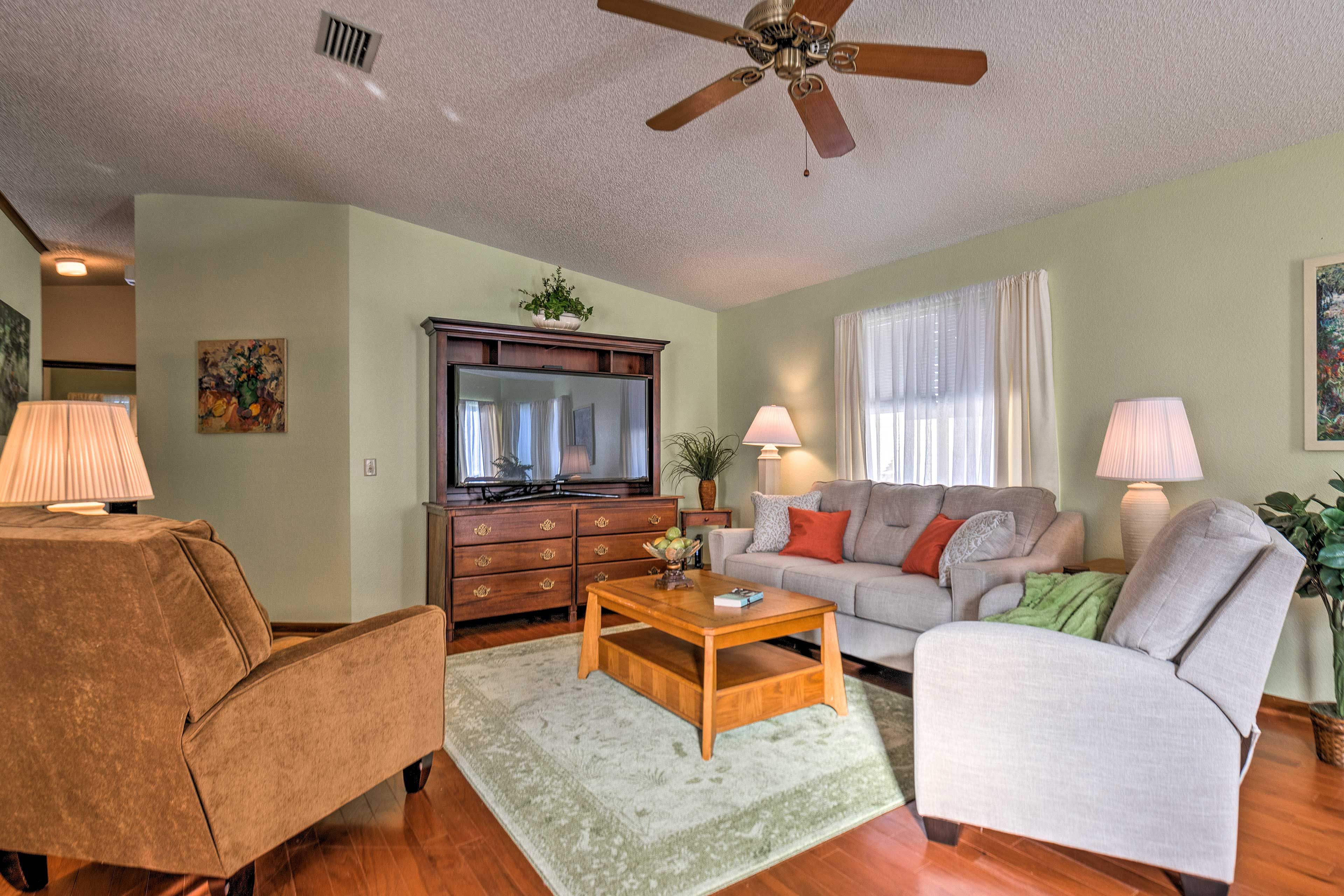 Living Room | Sleeper Sofa | Smart TV